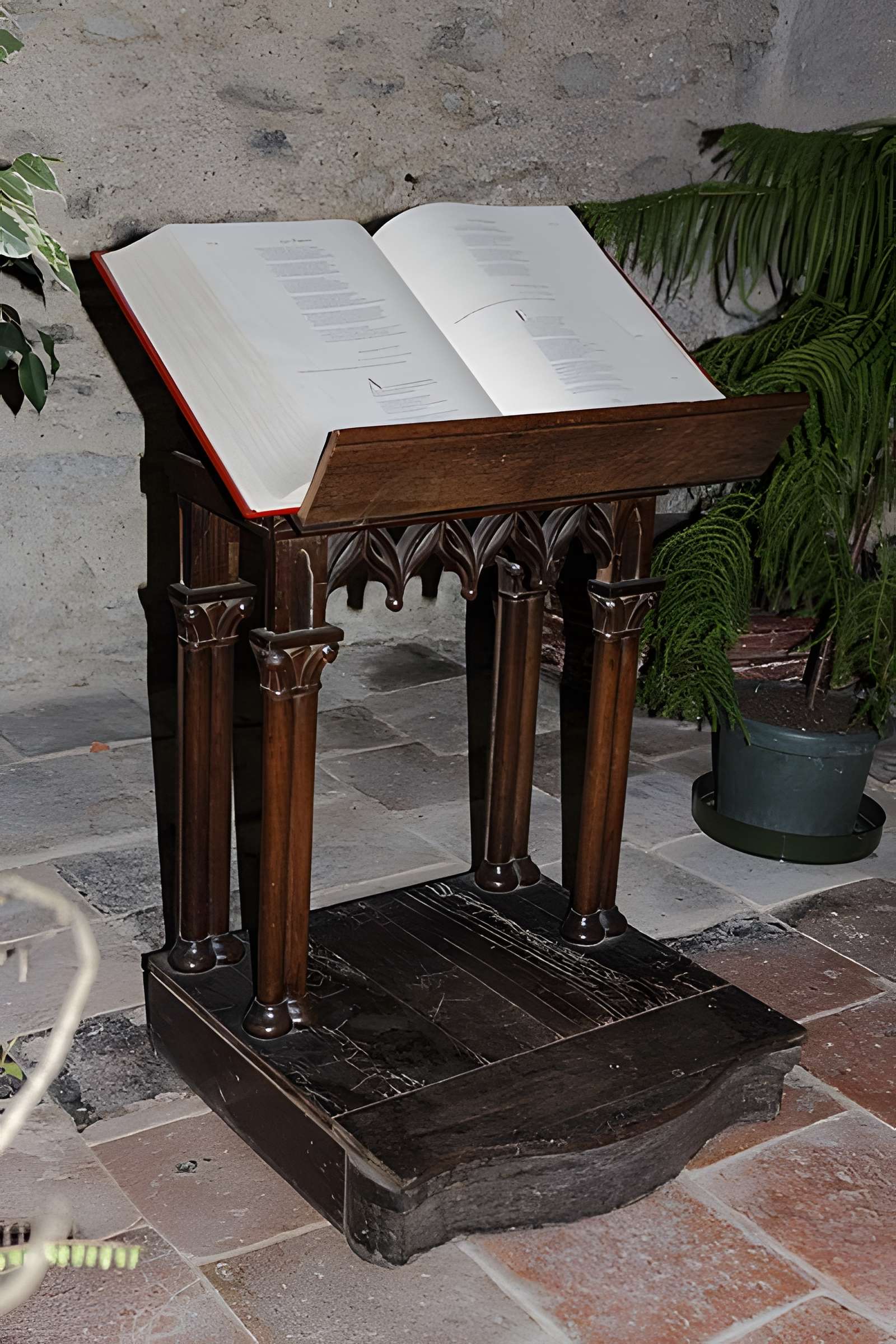 Église Saint-Césaire de Maurs