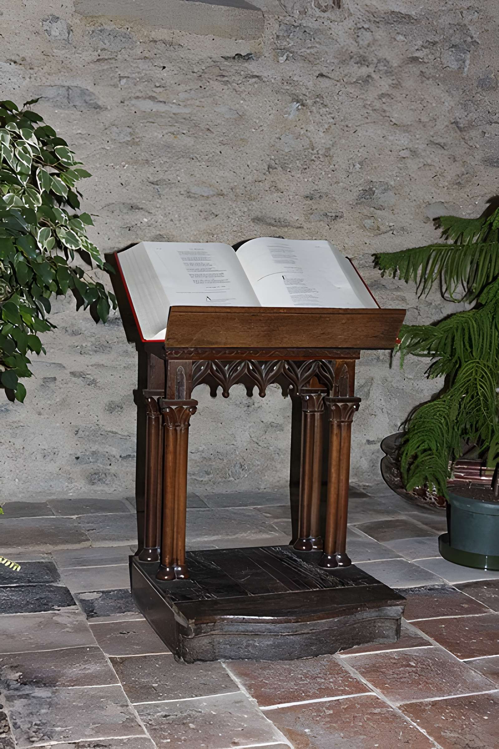 Église Saint-Césaire de Maurs