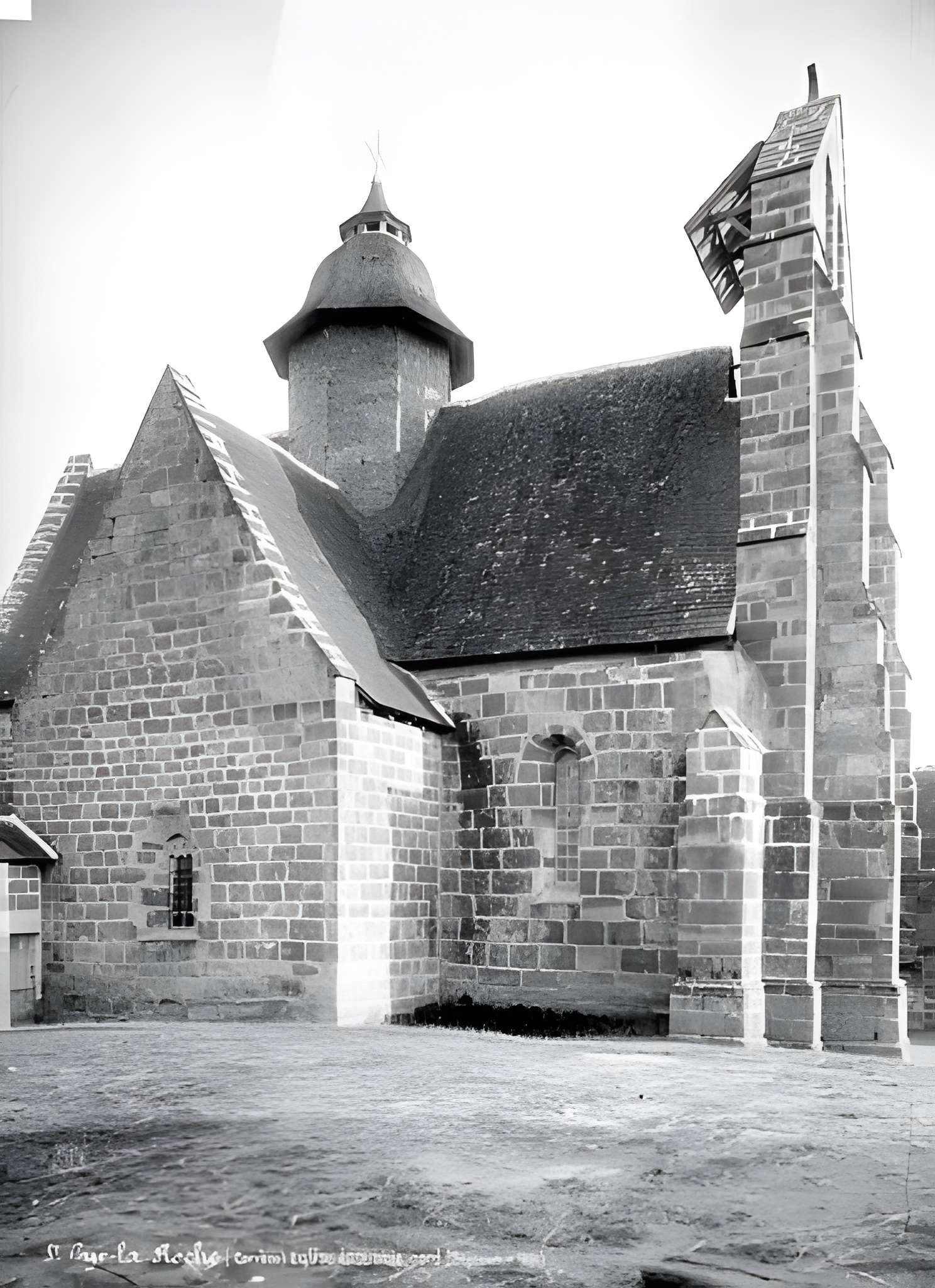 Église Saint-Cyr-Sainte-Julitte de Saint-Cyr-la-Roche