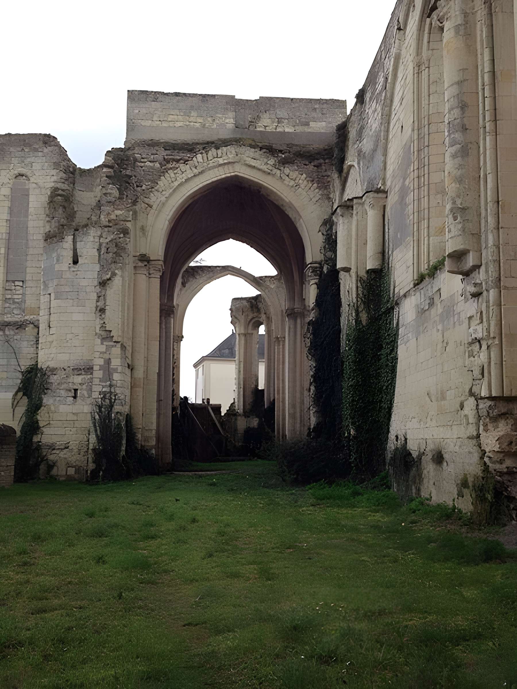 Église Saint-Denis de Doué-la-Fontaine 