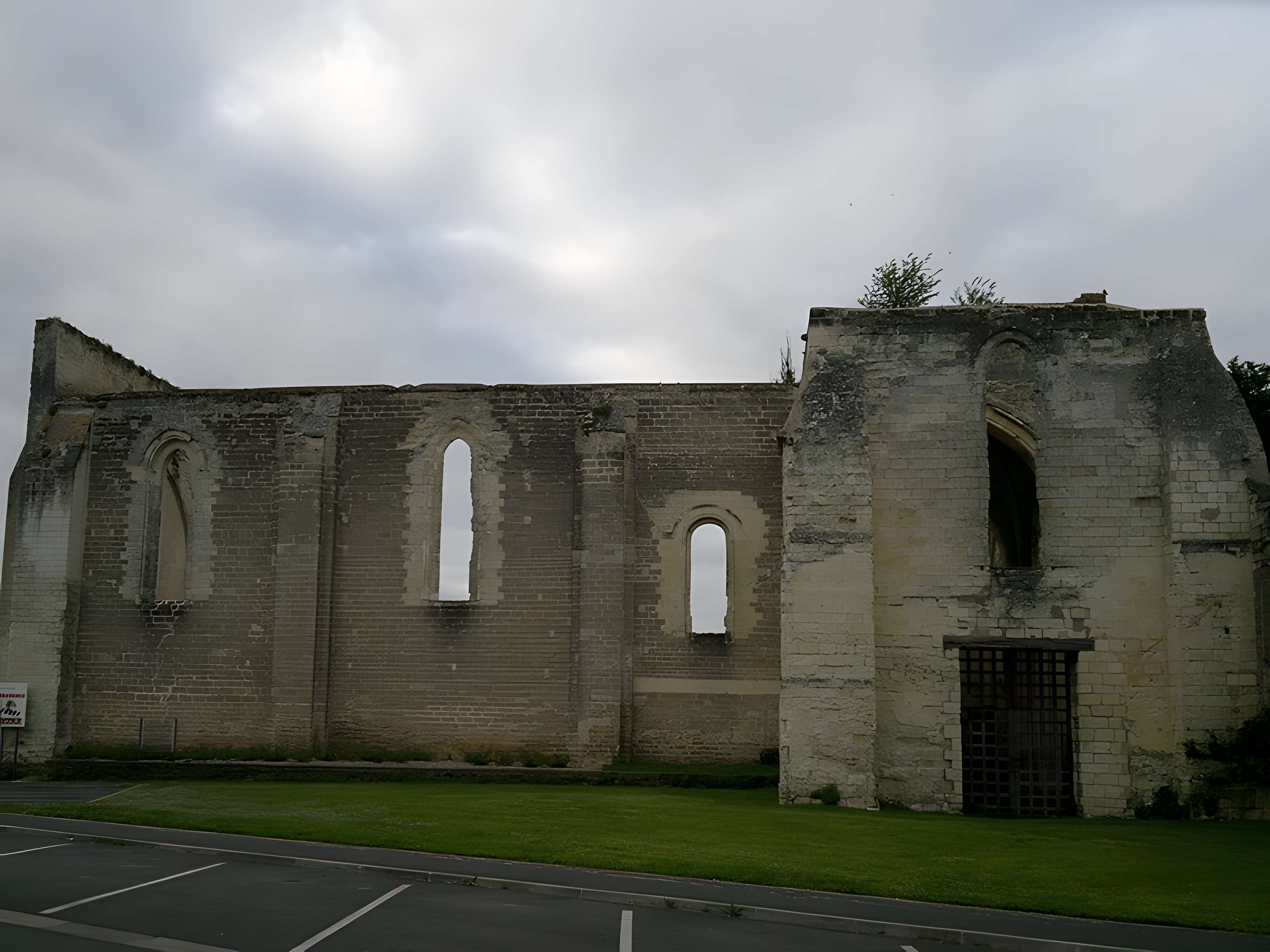 Église Saint-Denis de Doué-la-Fontaine