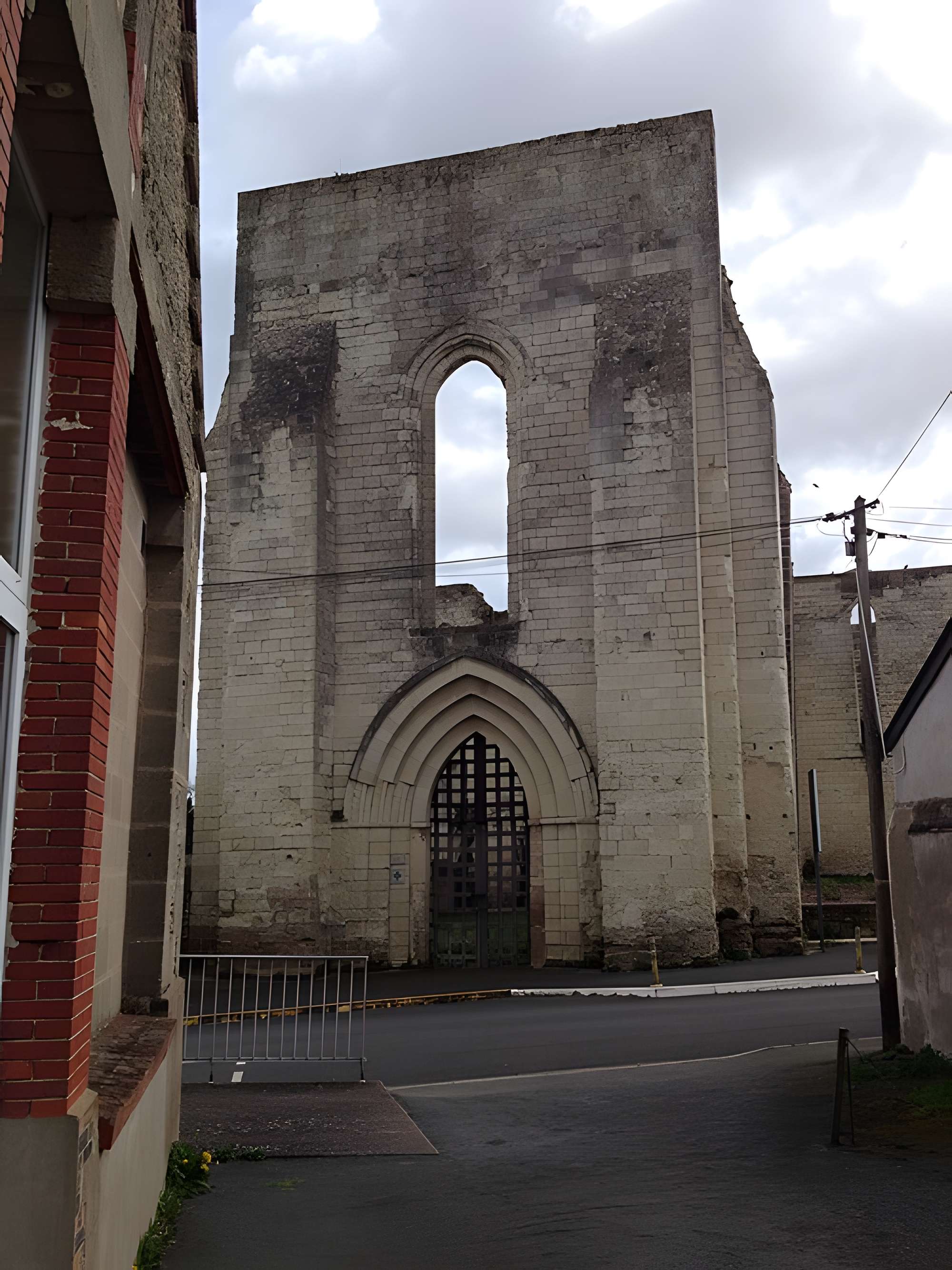Église Saint-Denis de Doué-la-Fontaine