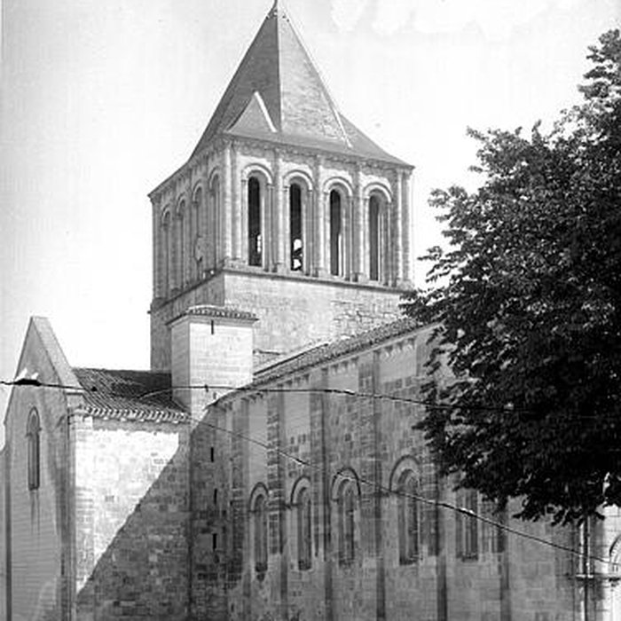 Photo de Église Saint-Denis de Montmoreau-Saint-Cybard