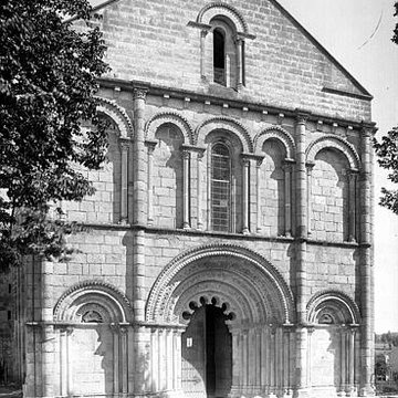 Église Saint-Denis de Montmoreau-Saint-Cybard