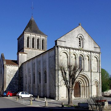 Église Saint-Denis de Montmoreau-Saint-Cybard