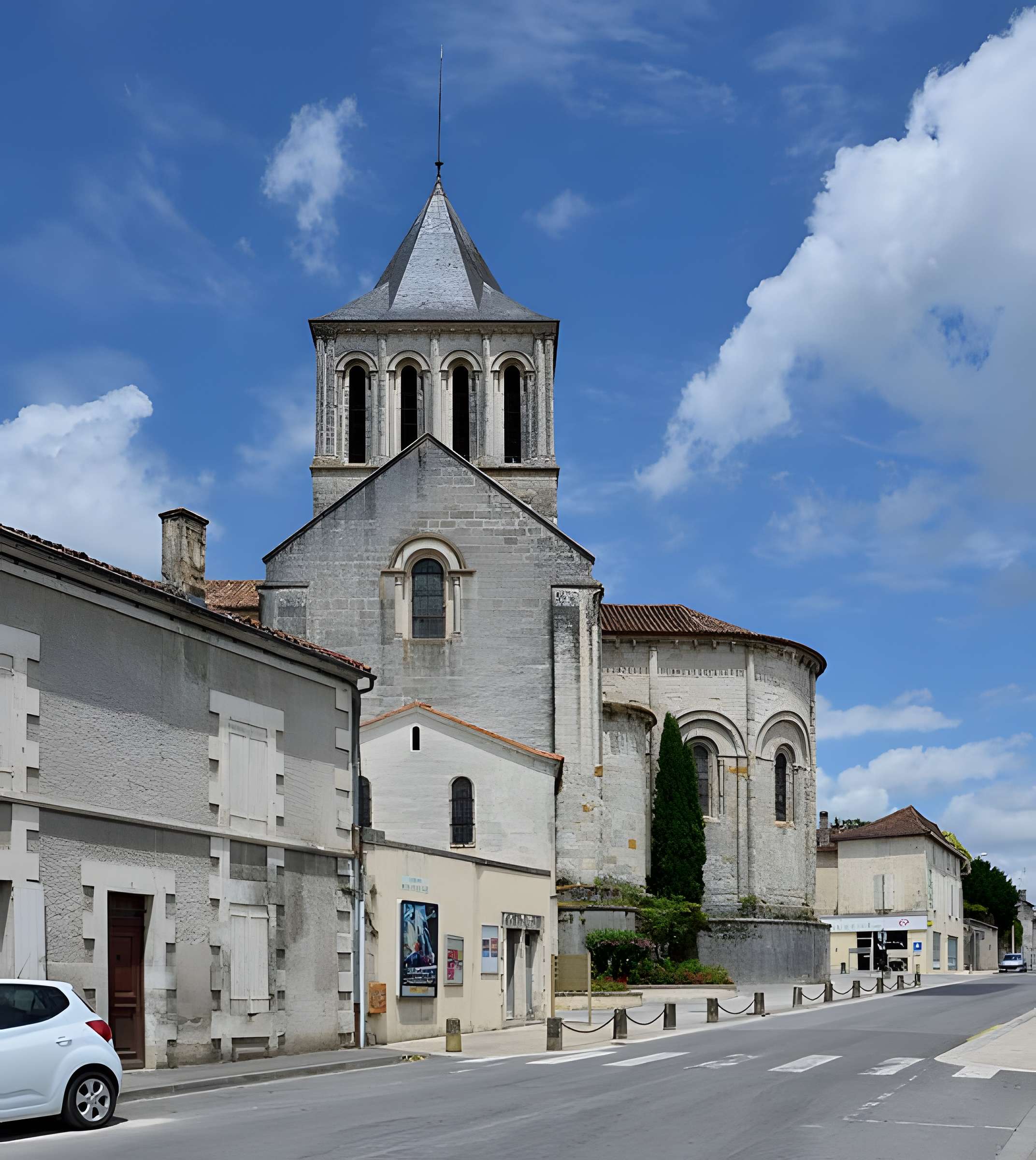Église Saint-Denis de Montmoreau-Saint-Cybard 