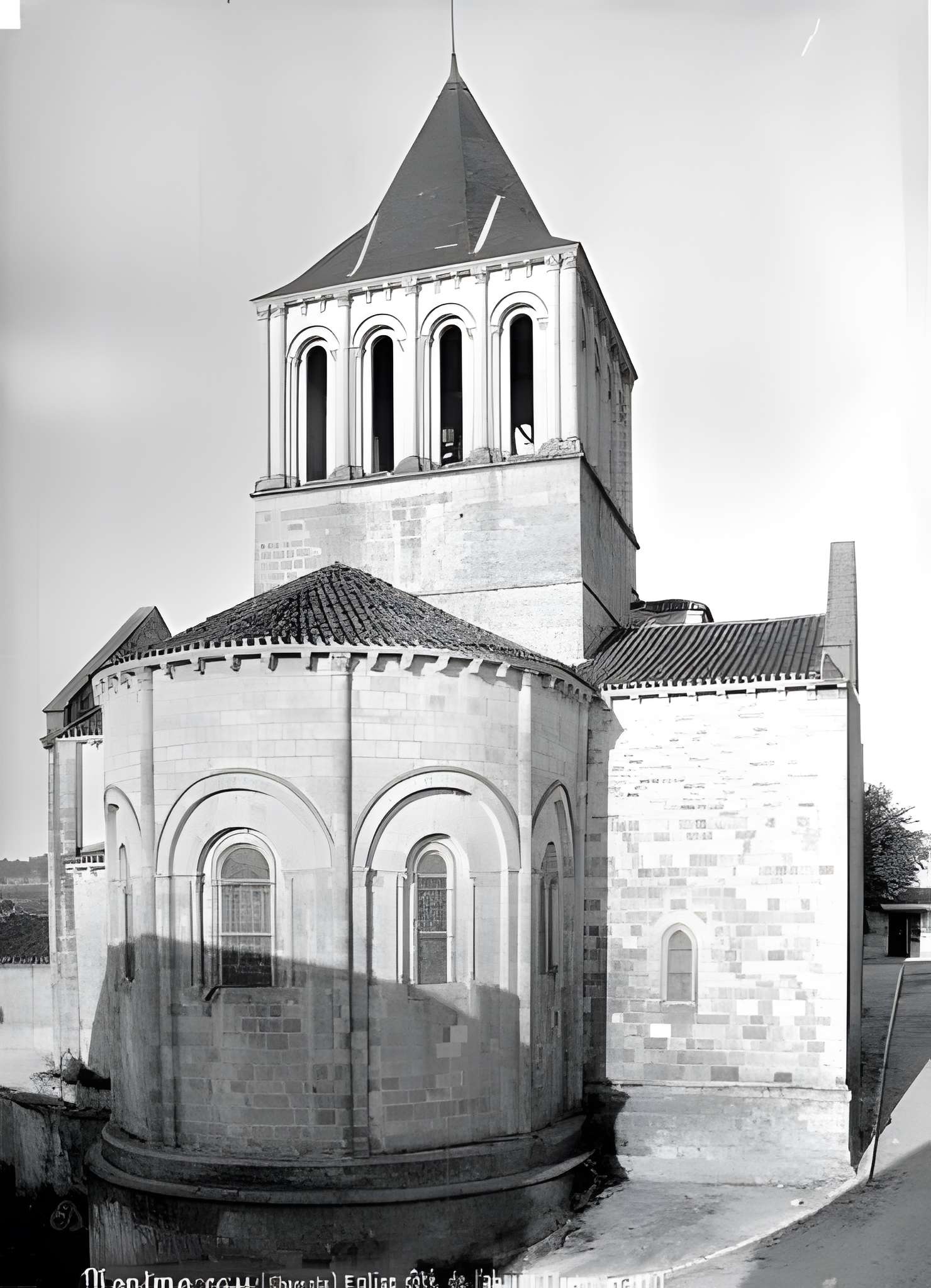 Église Saint-Denis de Montmoreau-Saint-Cybard