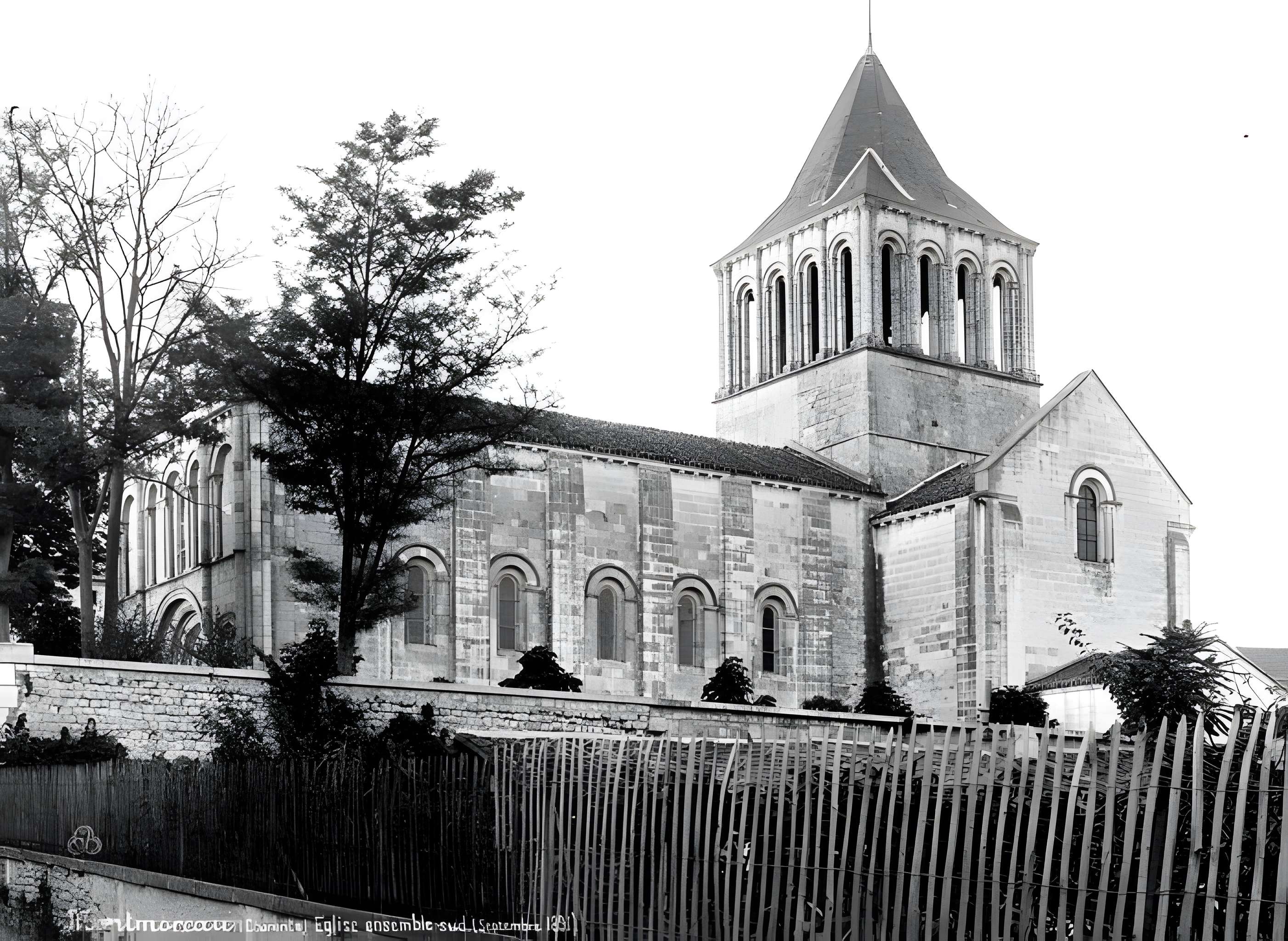 Église Saint-Denis de Montmoreau-Saint-Cybard
