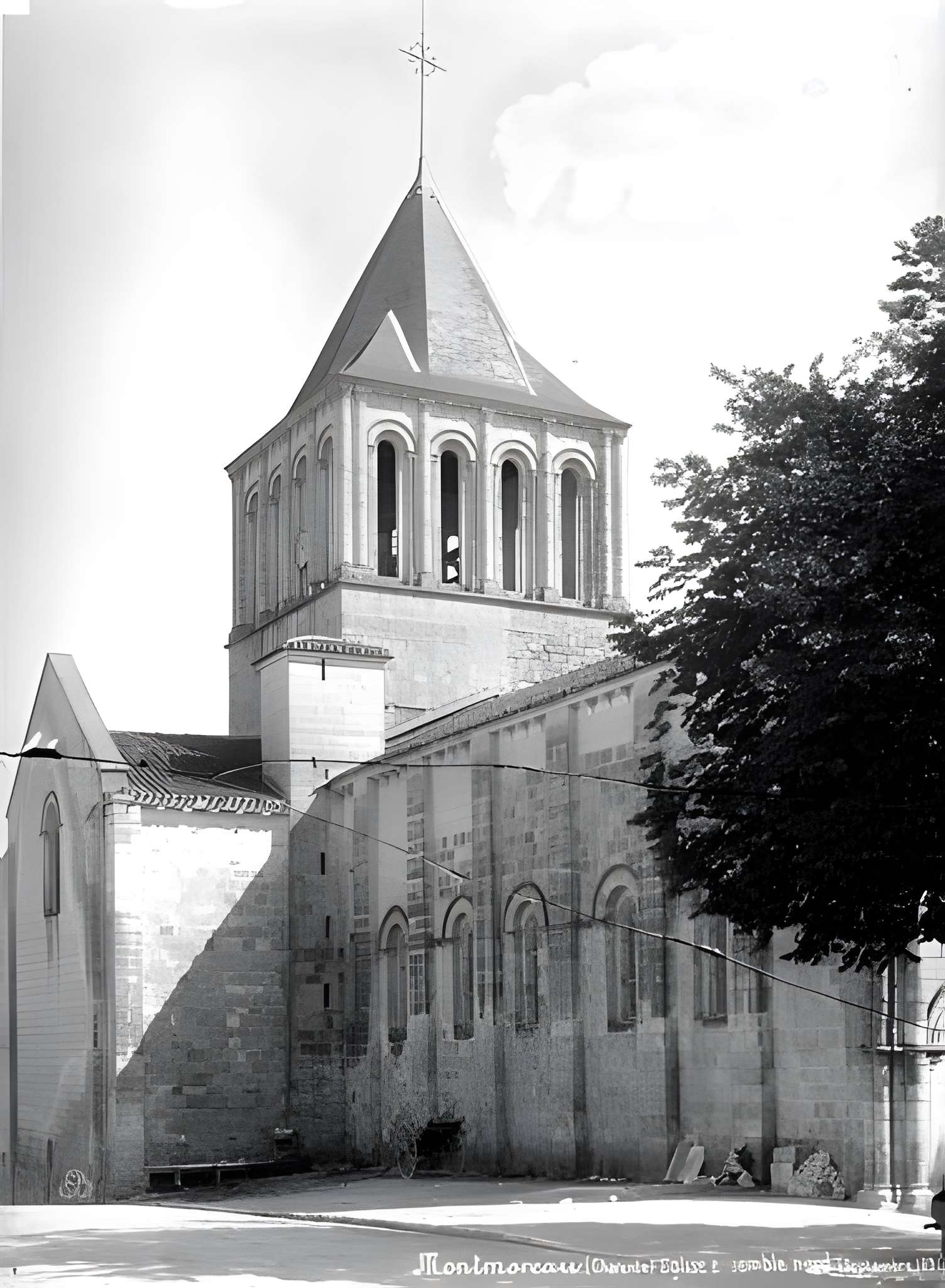 Église Saint-Denis de Montmoreau-Saint-Cybard
