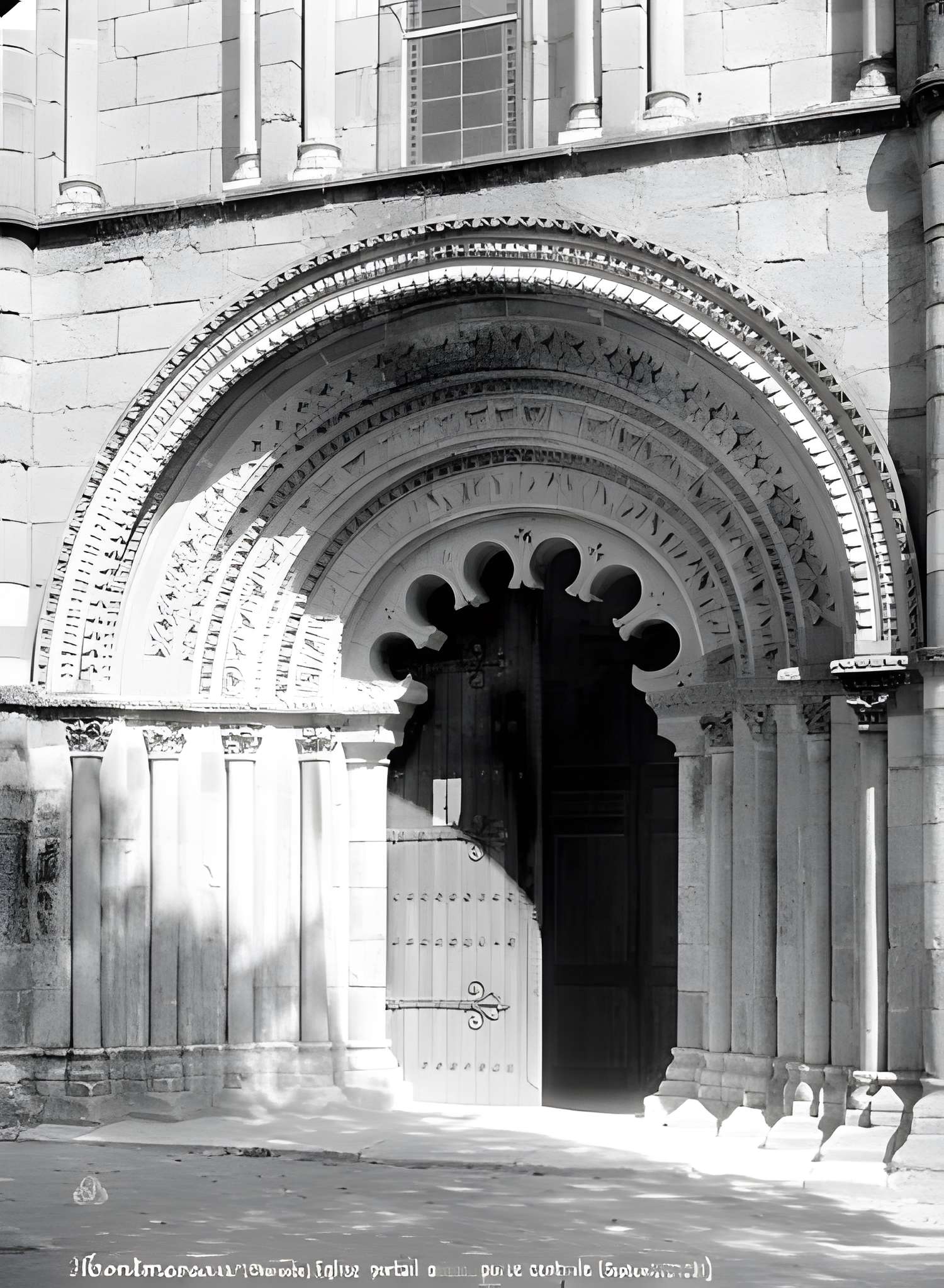 Église Saint-Denis de Montmoreau-Saint-Cybard