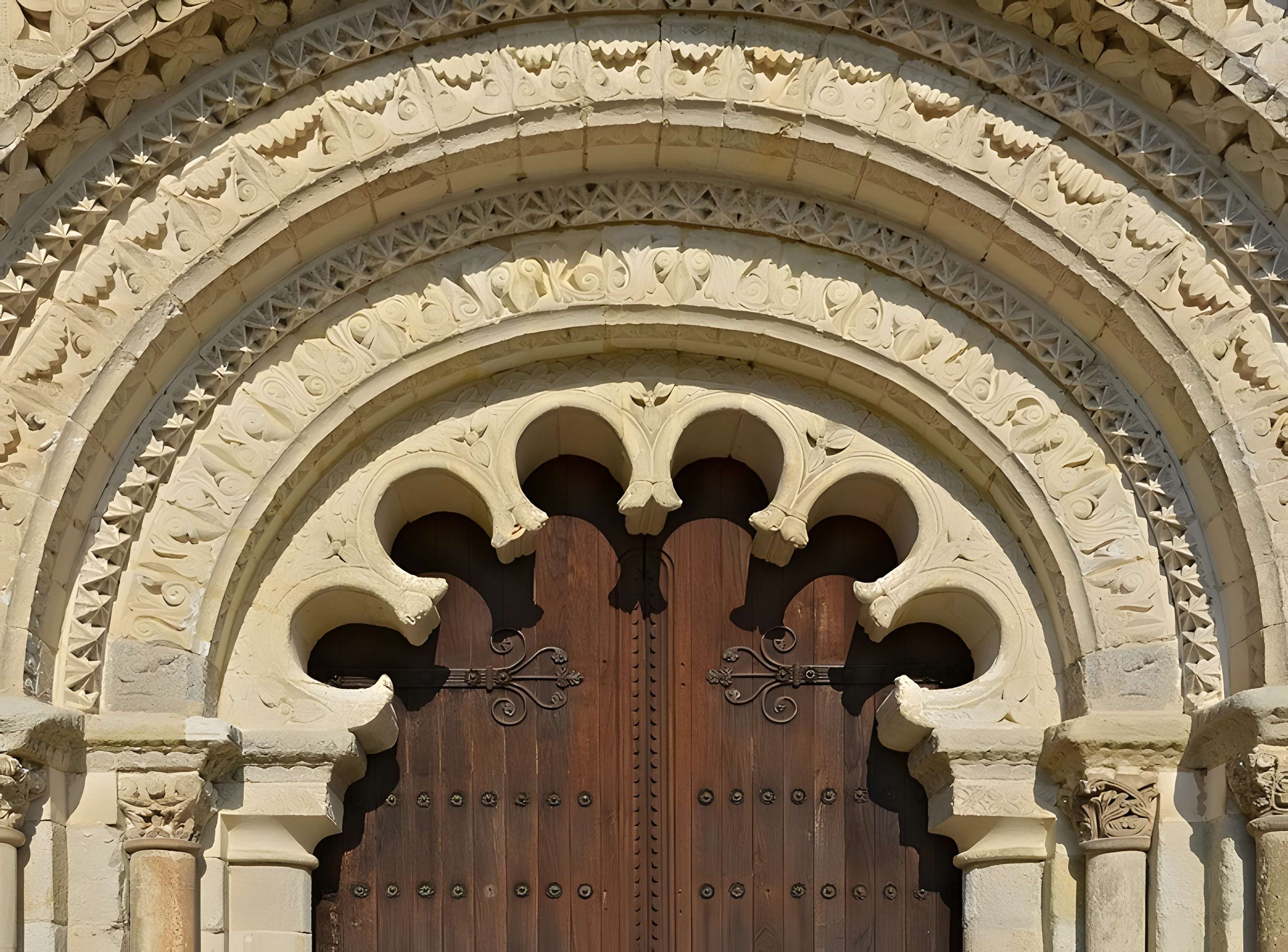 Église Saint-Denis de Montmoreau-Saint-Cybard