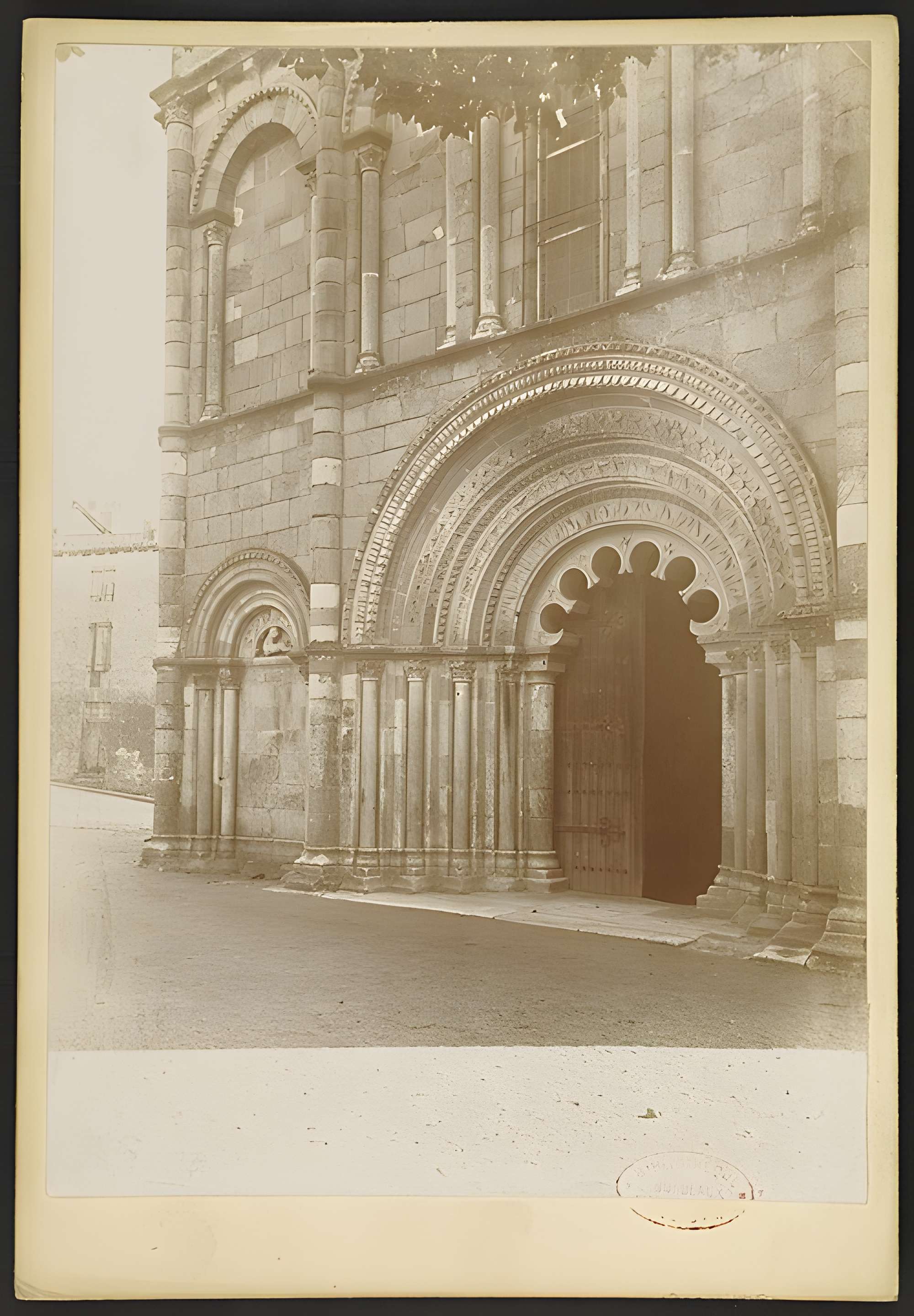 Église Saint-Denis de Montmoreau-Saint-Cybard