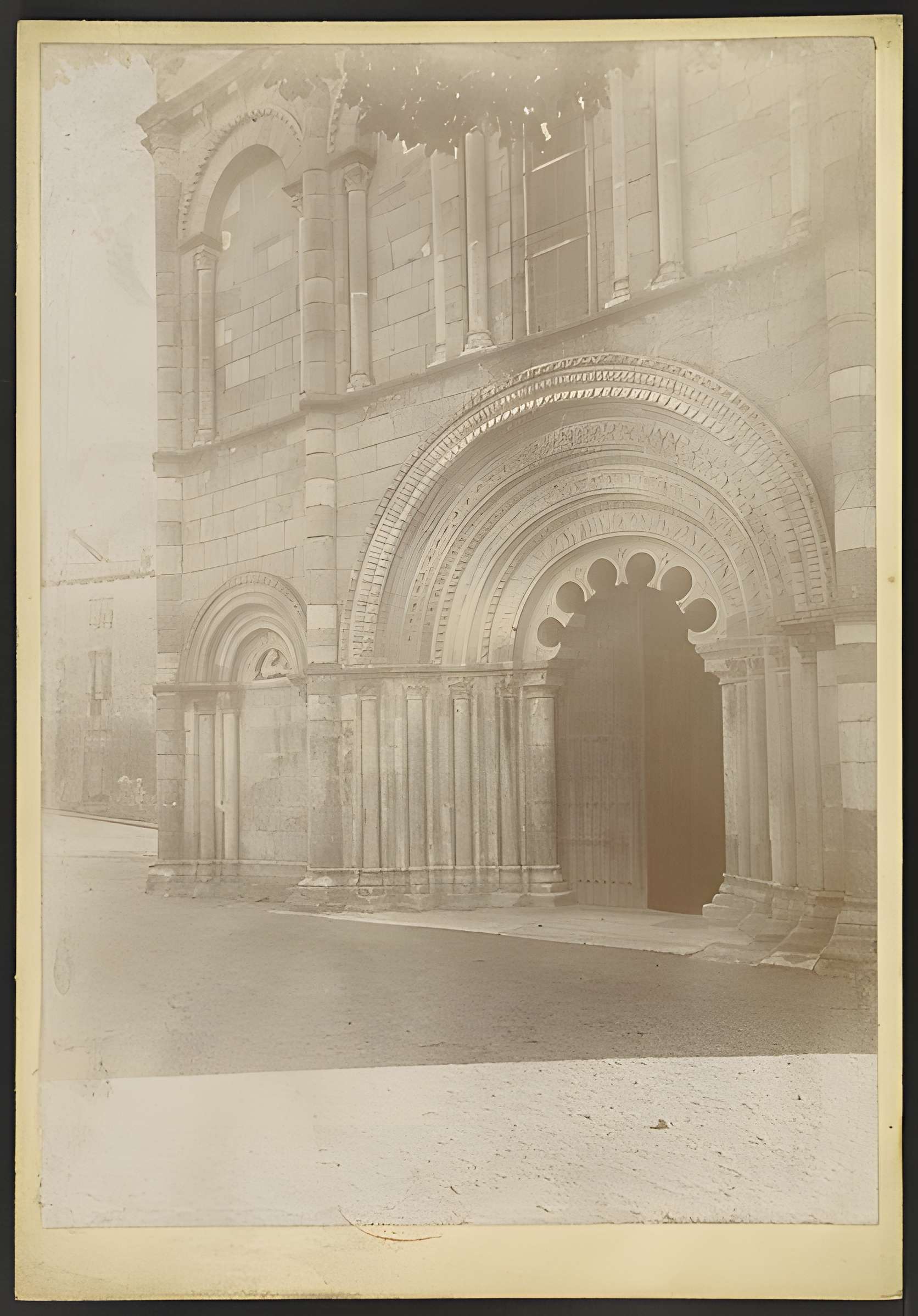 Église Saint-Denis de Montmoreau-Saint-Cybard