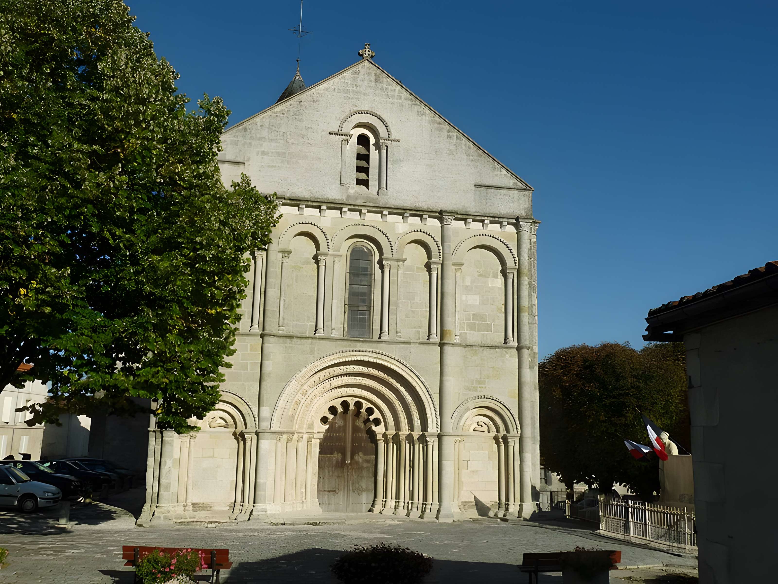 Église Saint-Denis de Montmoreau-Saint-Cybard