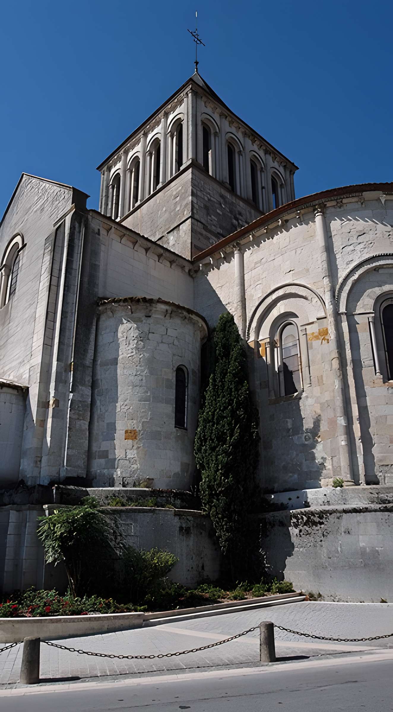 Église Saint-Denis de Montmoreau-Saint-Cybard