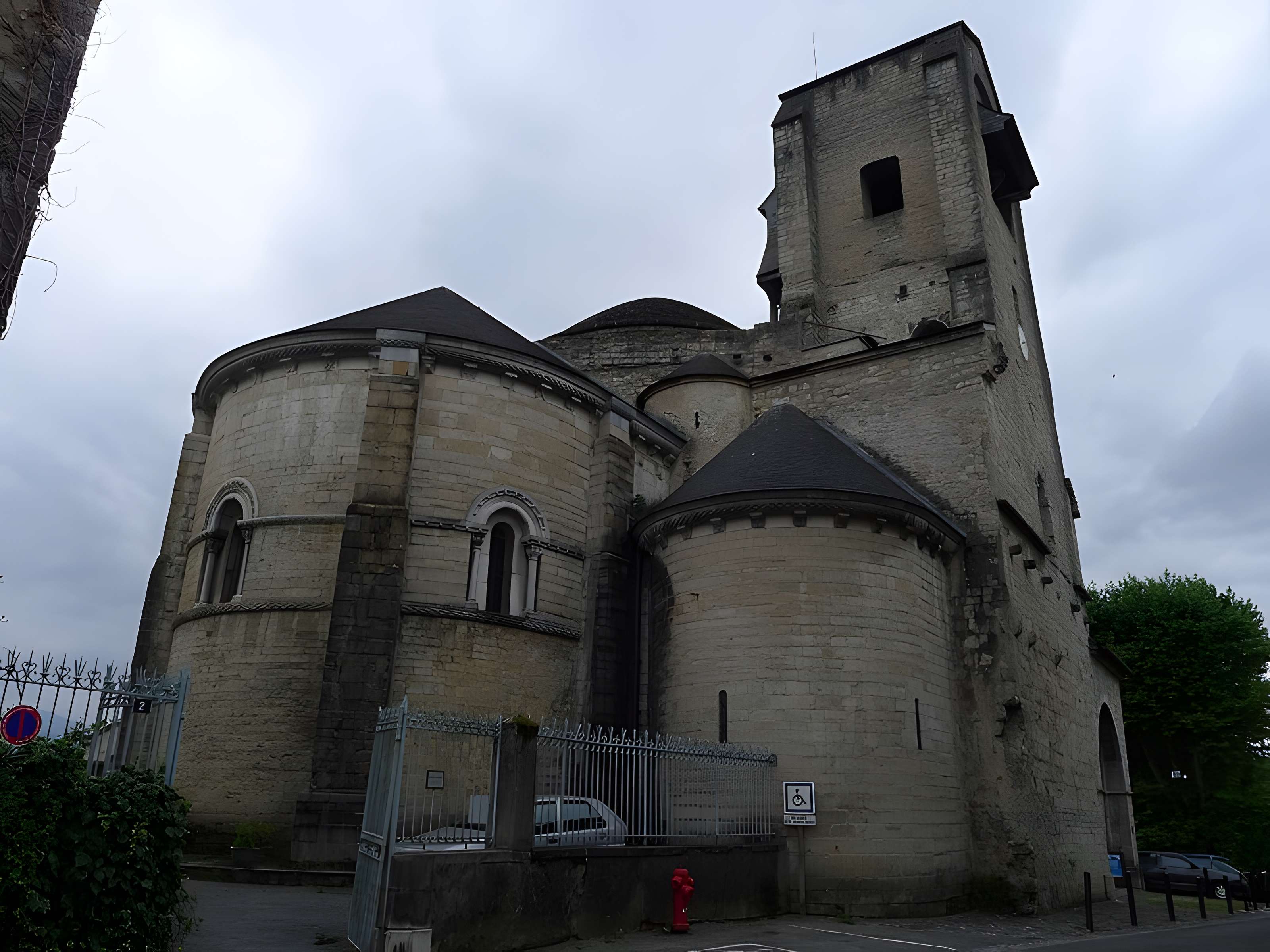 Église Sainte-Croix de Oloron-Sainte-Marie