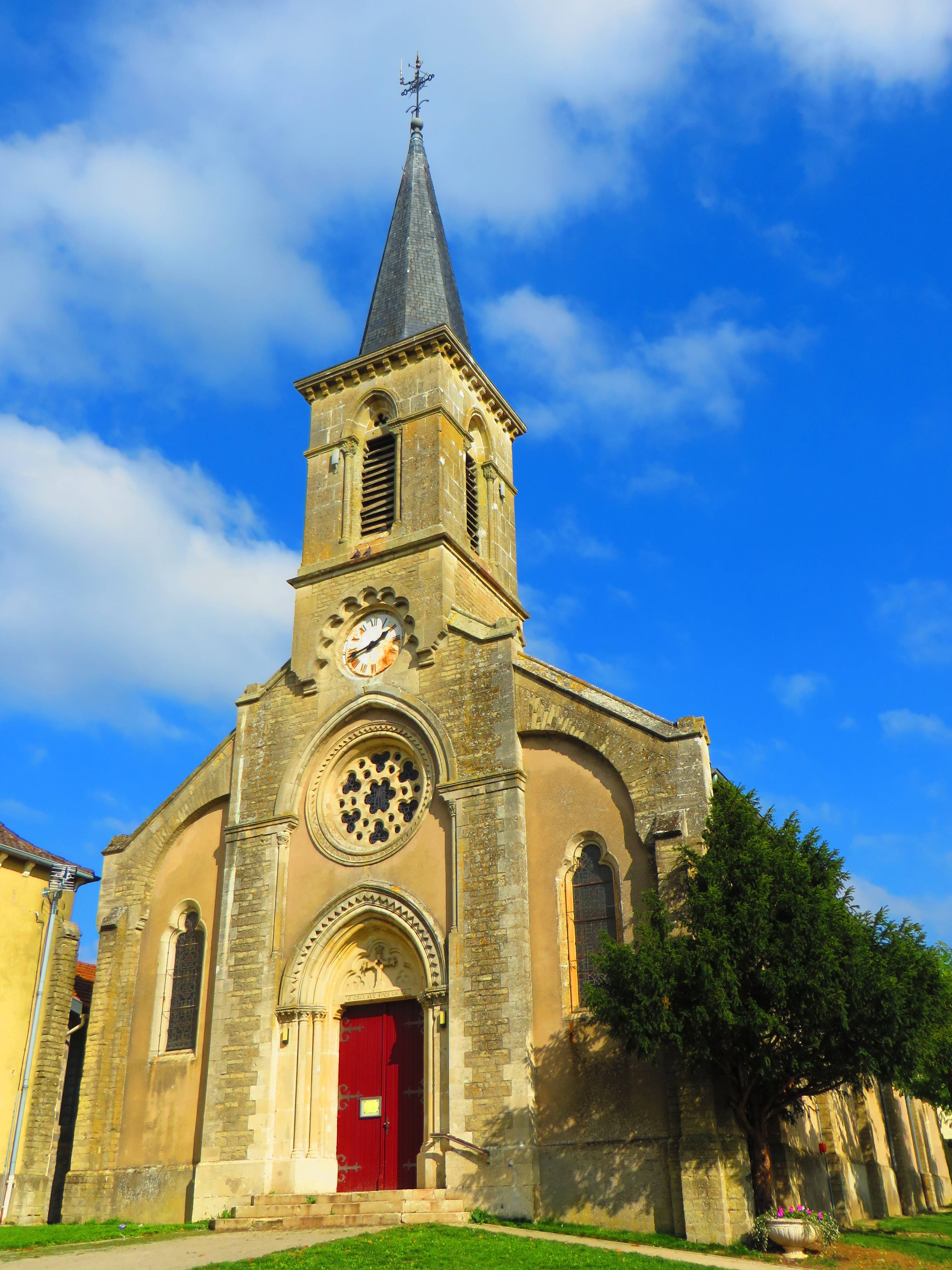 Photo de Kirche der Exaltation-de-la-Sainte-Croix d'Aulnois-sur-Seille