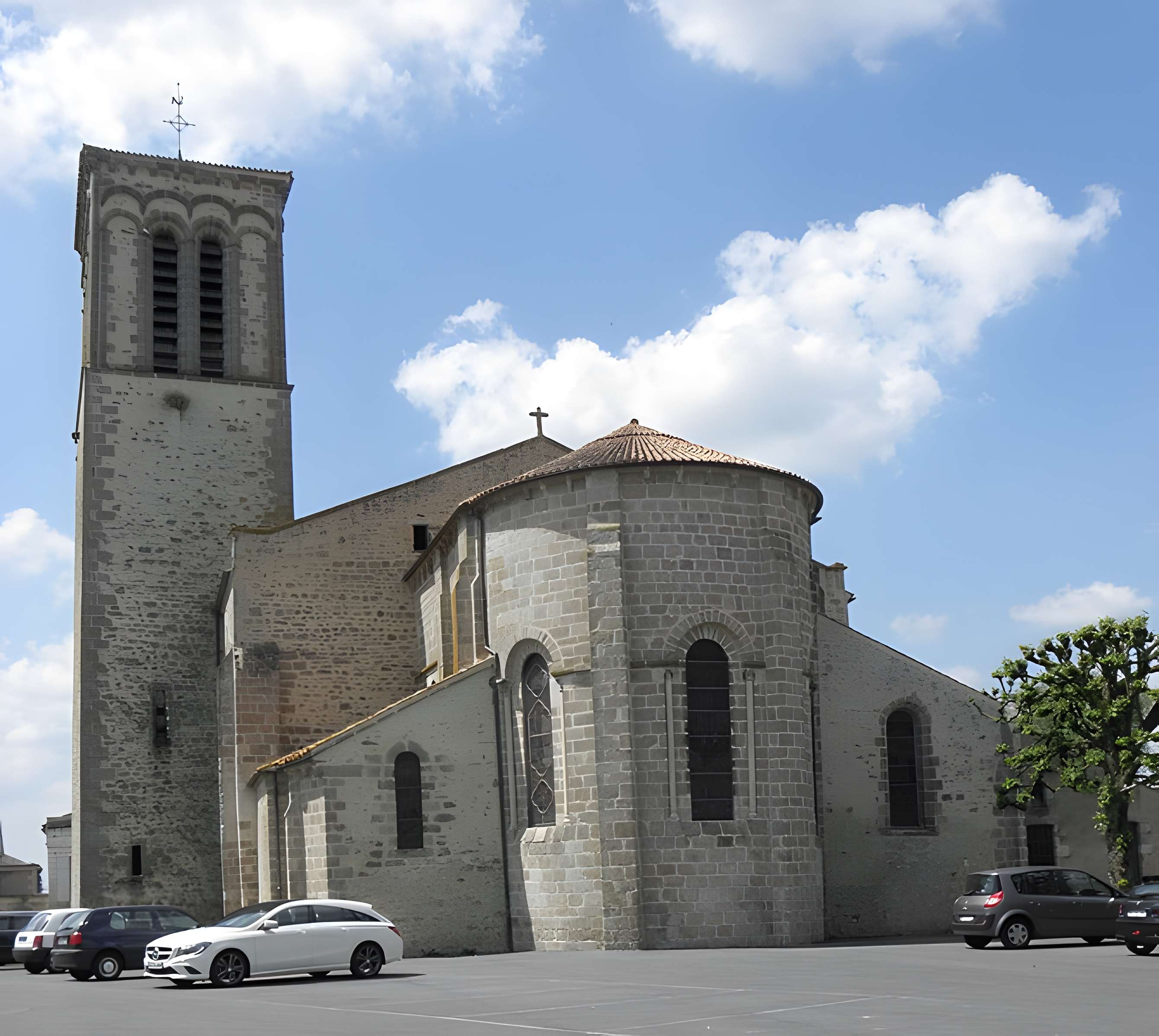Église Sainte-Croix de Parthenay