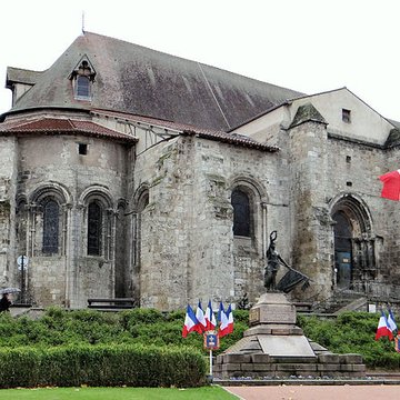Église Sainte-Croix de Saint-Pourçain-sur-Sioule