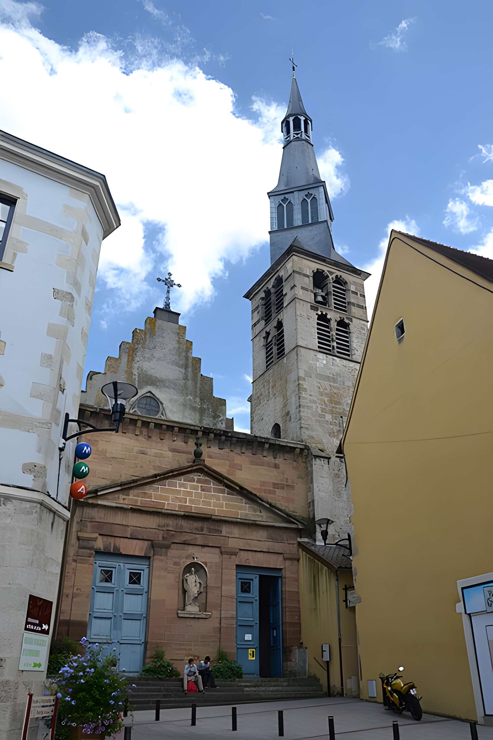 Église Sainte-Croix de Saint-Pourçain-sur-Sioule