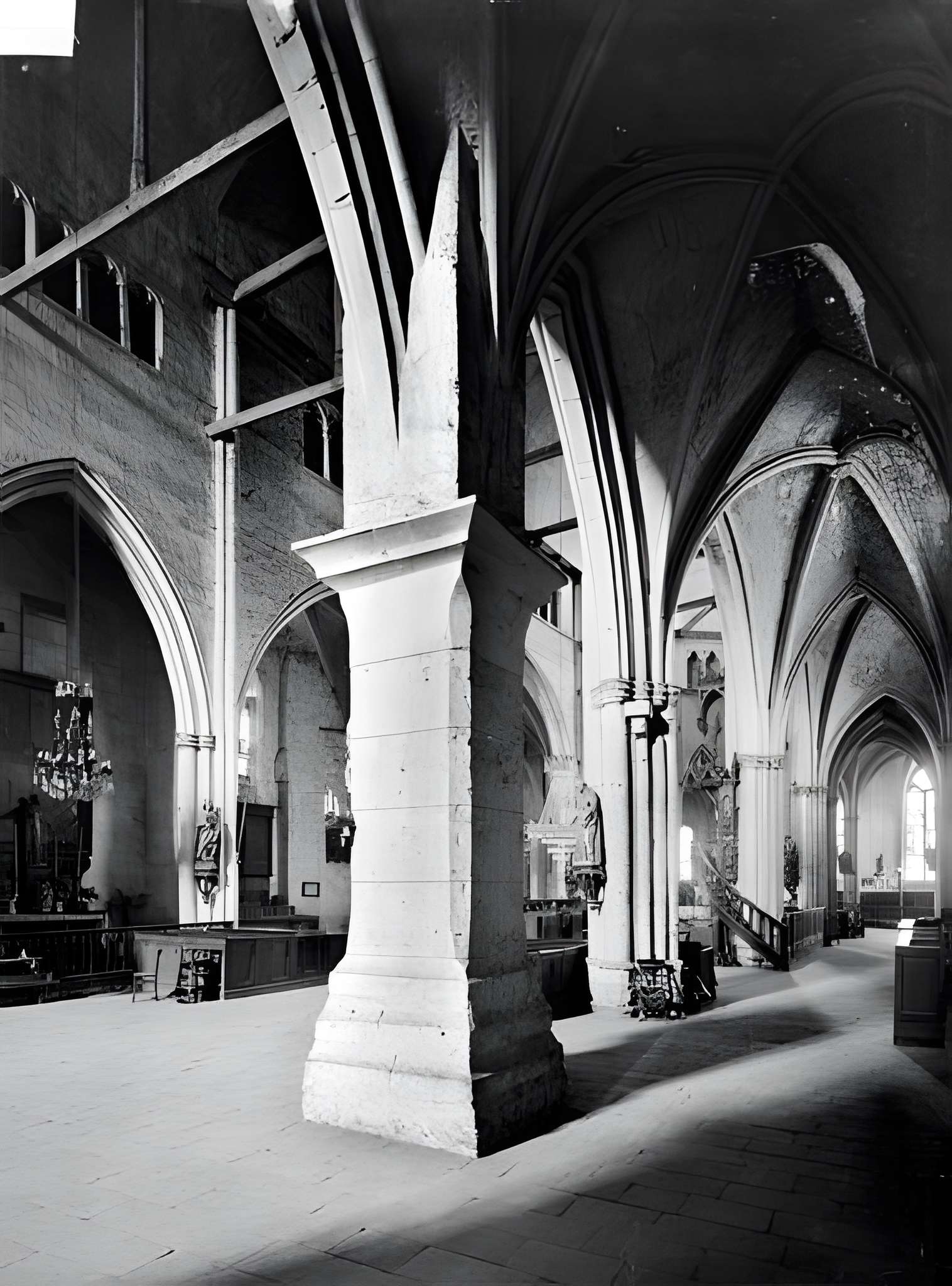 Église Sainte-Croix de Saint-Pourçain-sur-Sioule
