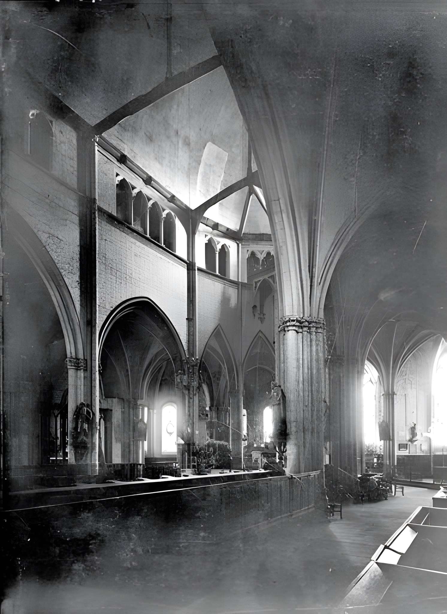 Église Sainte-Croix de Saint-Pourçain-sur-Sioule