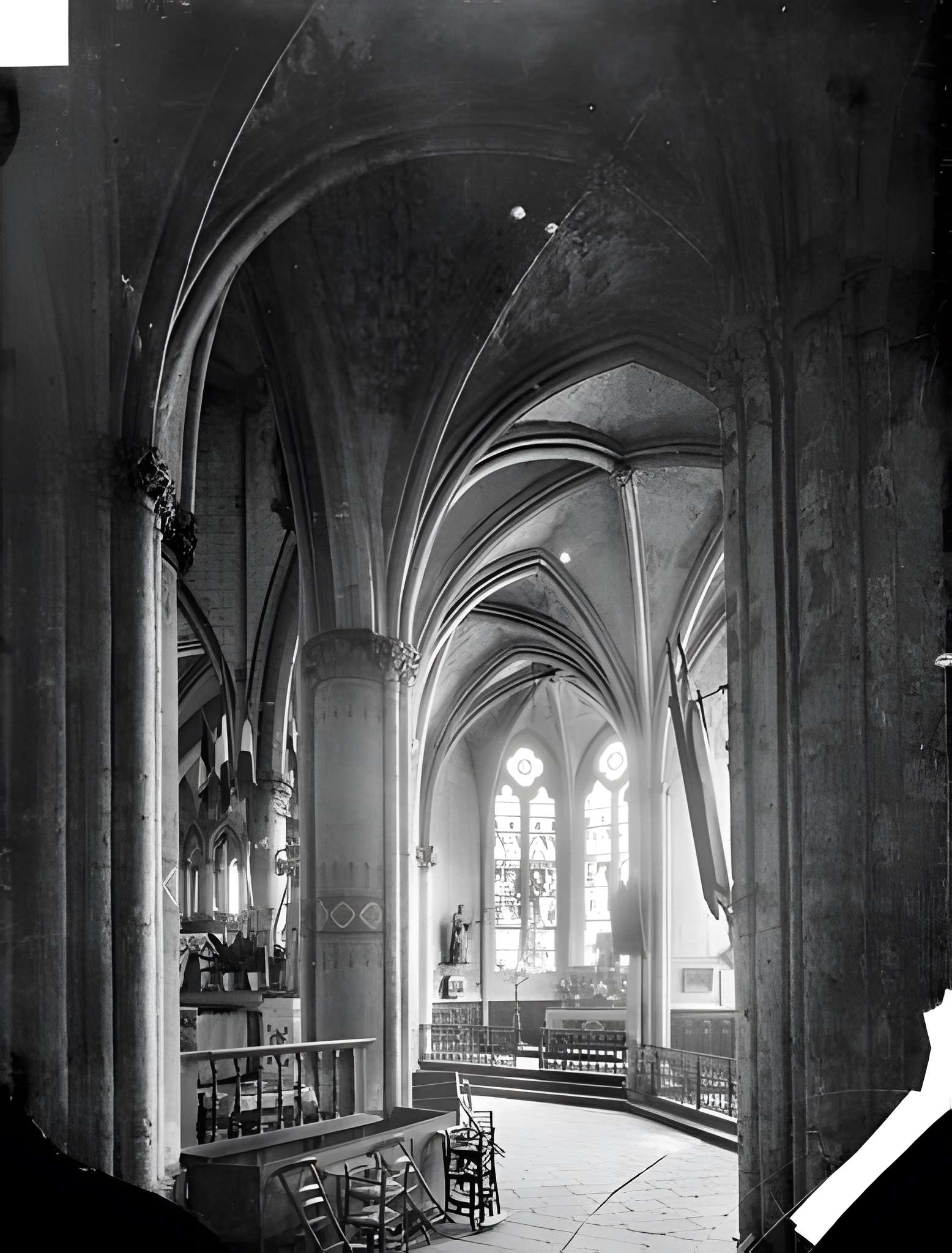 Église Sainte-Croix de Saint-Pourçain-sur-Sioule
