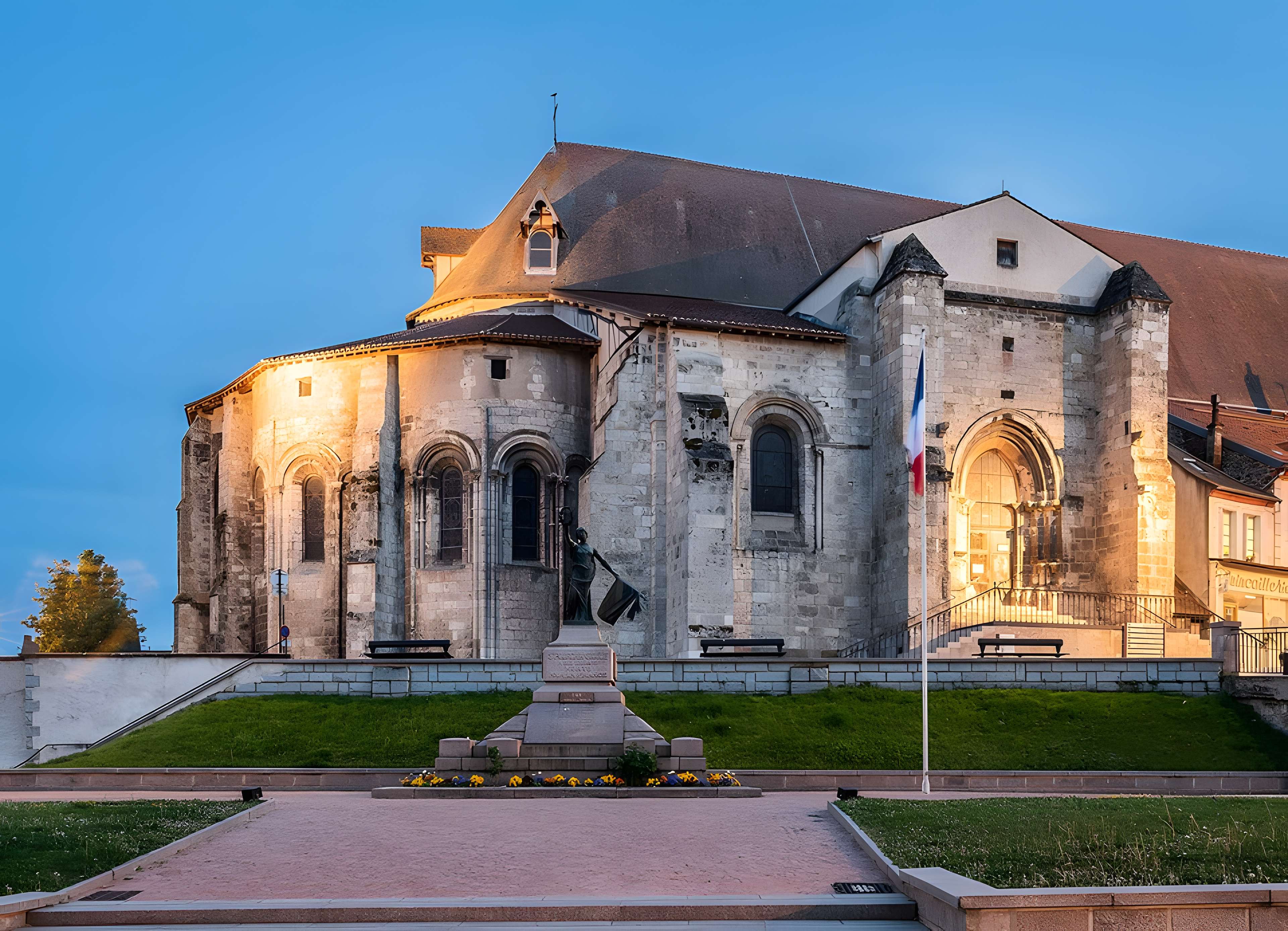 Église Sainte-Croix de Saint-Pourçain-sur-Sioule