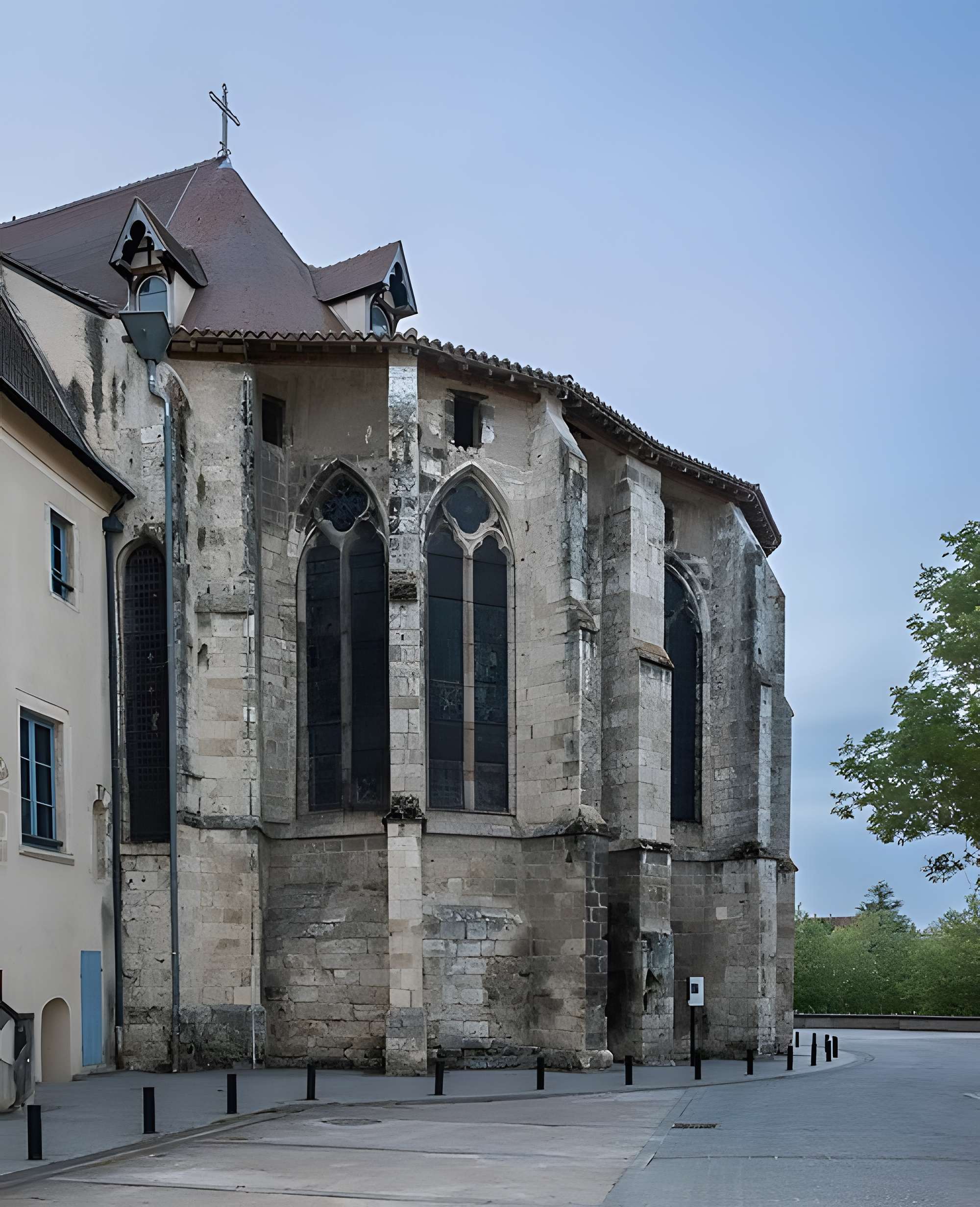 Église Sainte-Croix de Saint-Pourçain-sur-Sioule