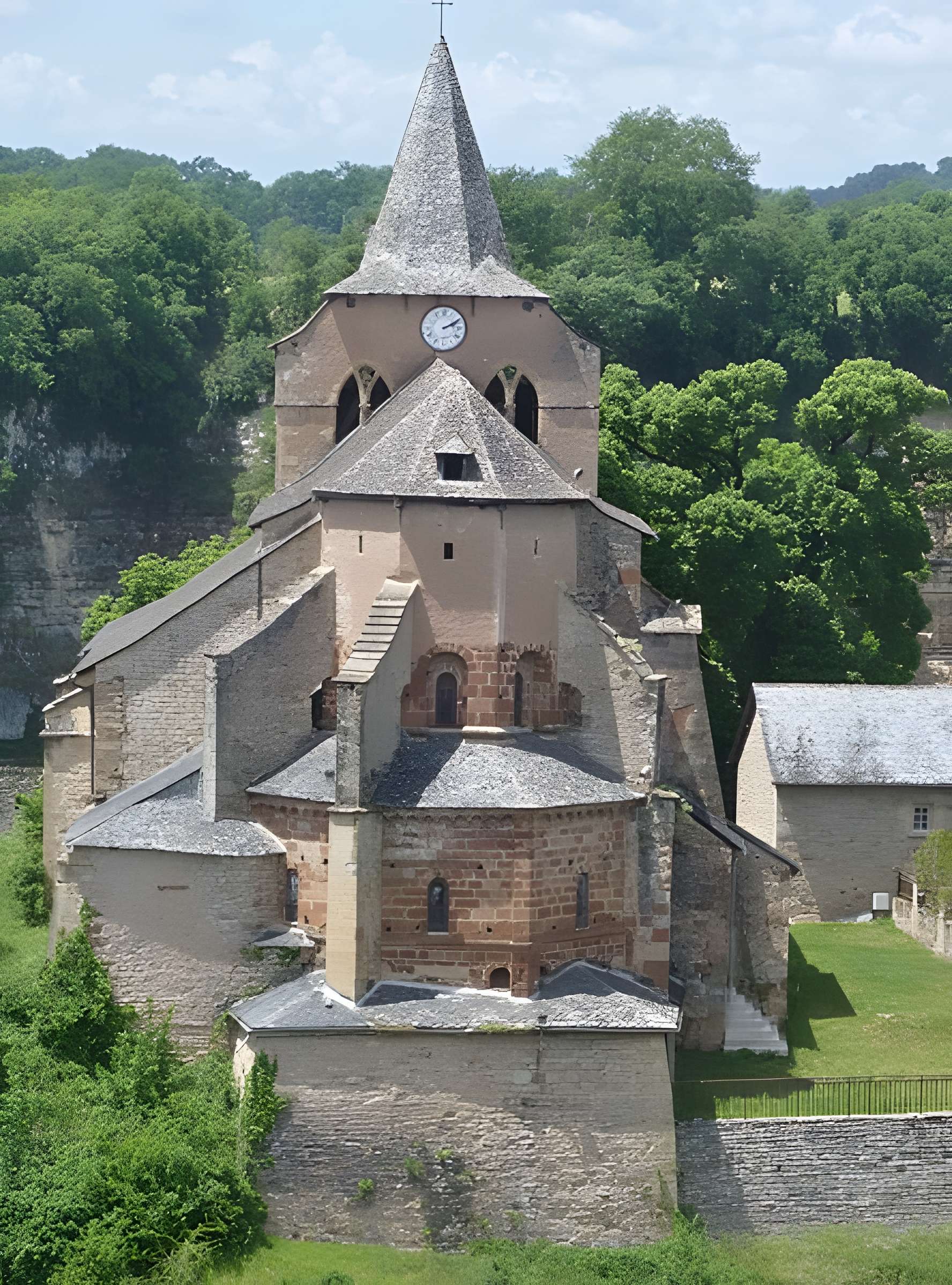 Église Sainte-Fauste de Bozouls