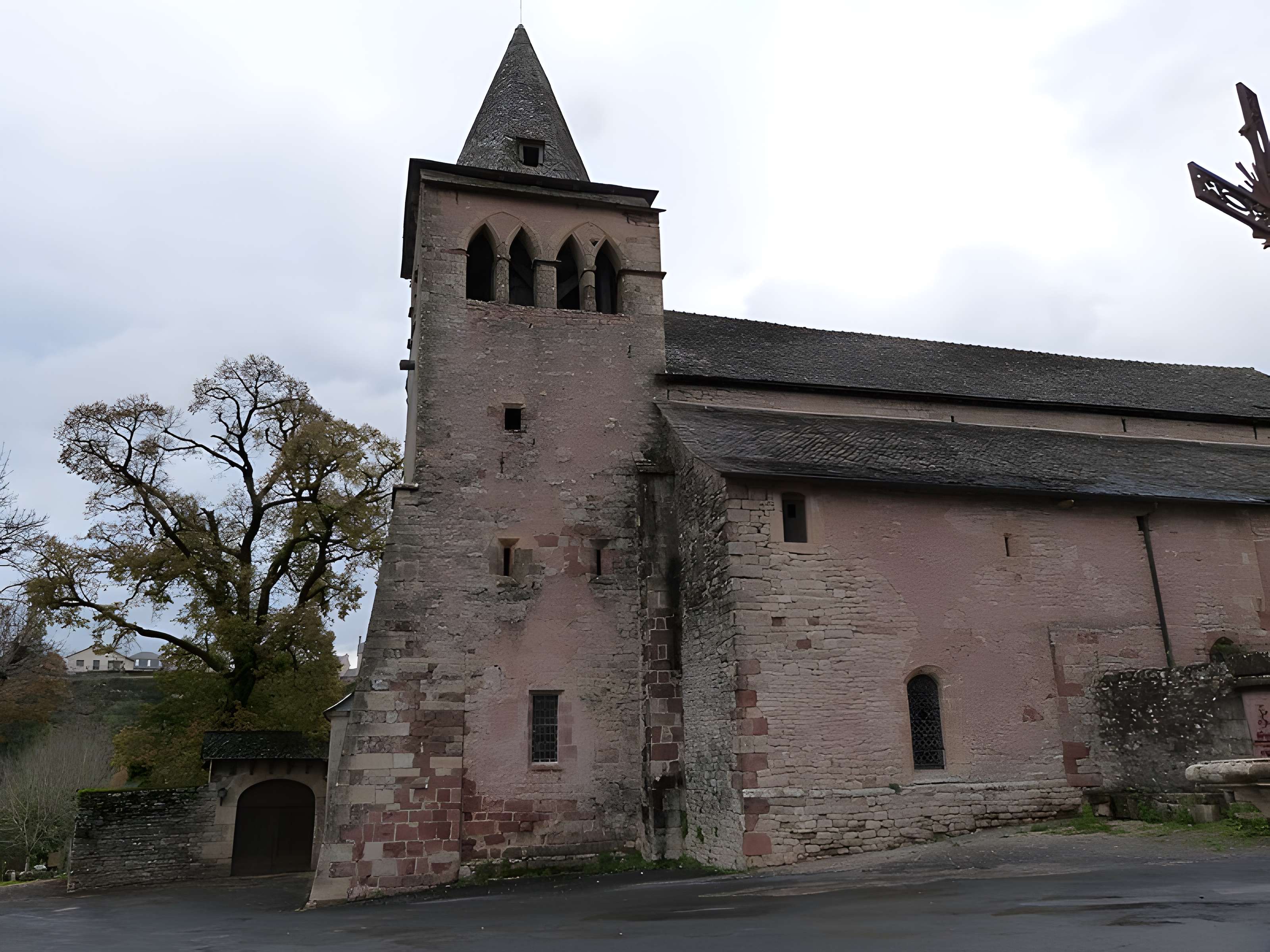 Église Sainte-Fauste de Bozouls