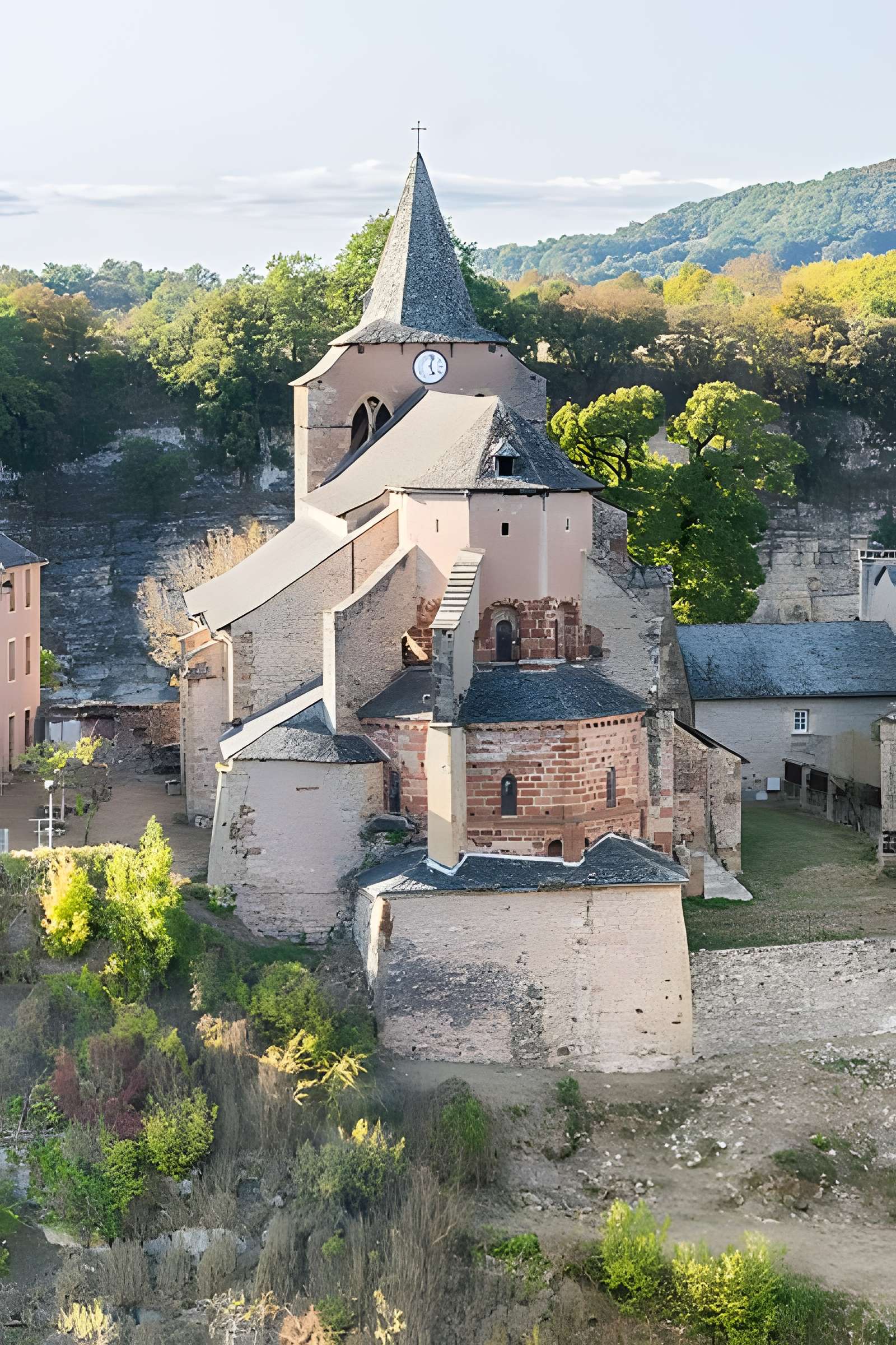 Église Sainte-Fauste de Bozouls