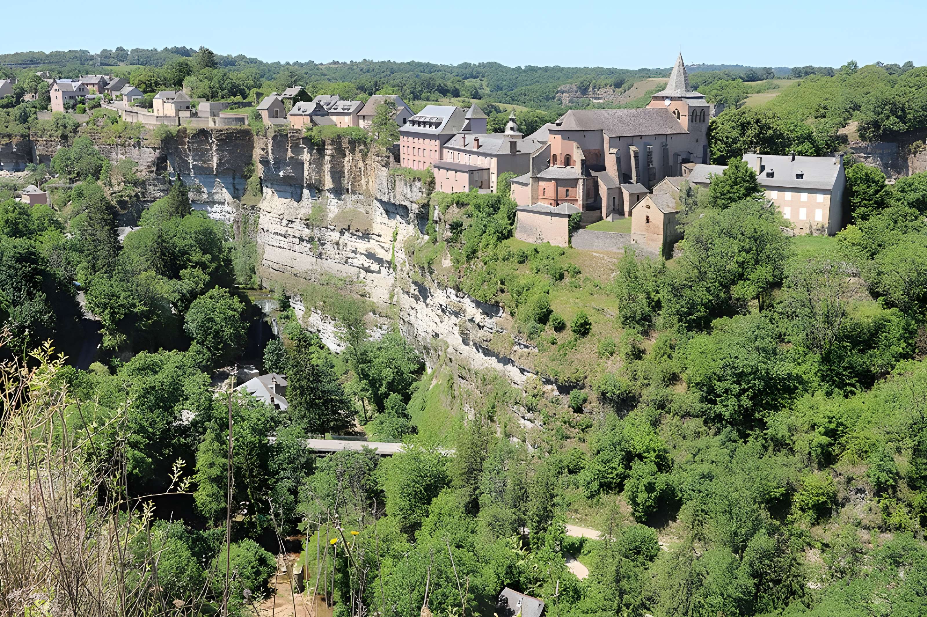 Église Sainte-Fauste de Bozouls
