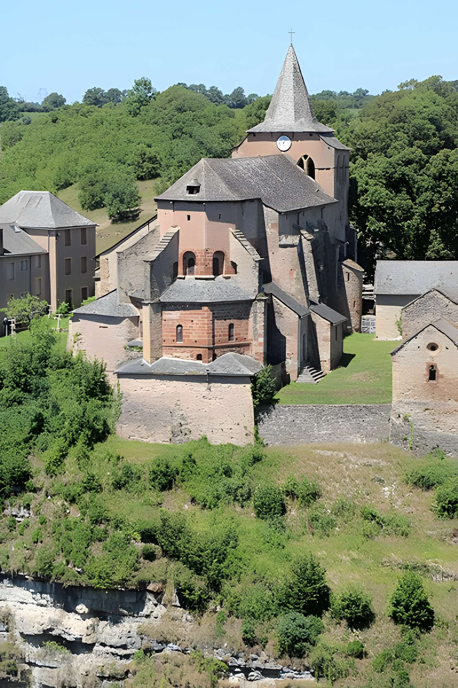 Église Sainte-Fauste de Bozouls