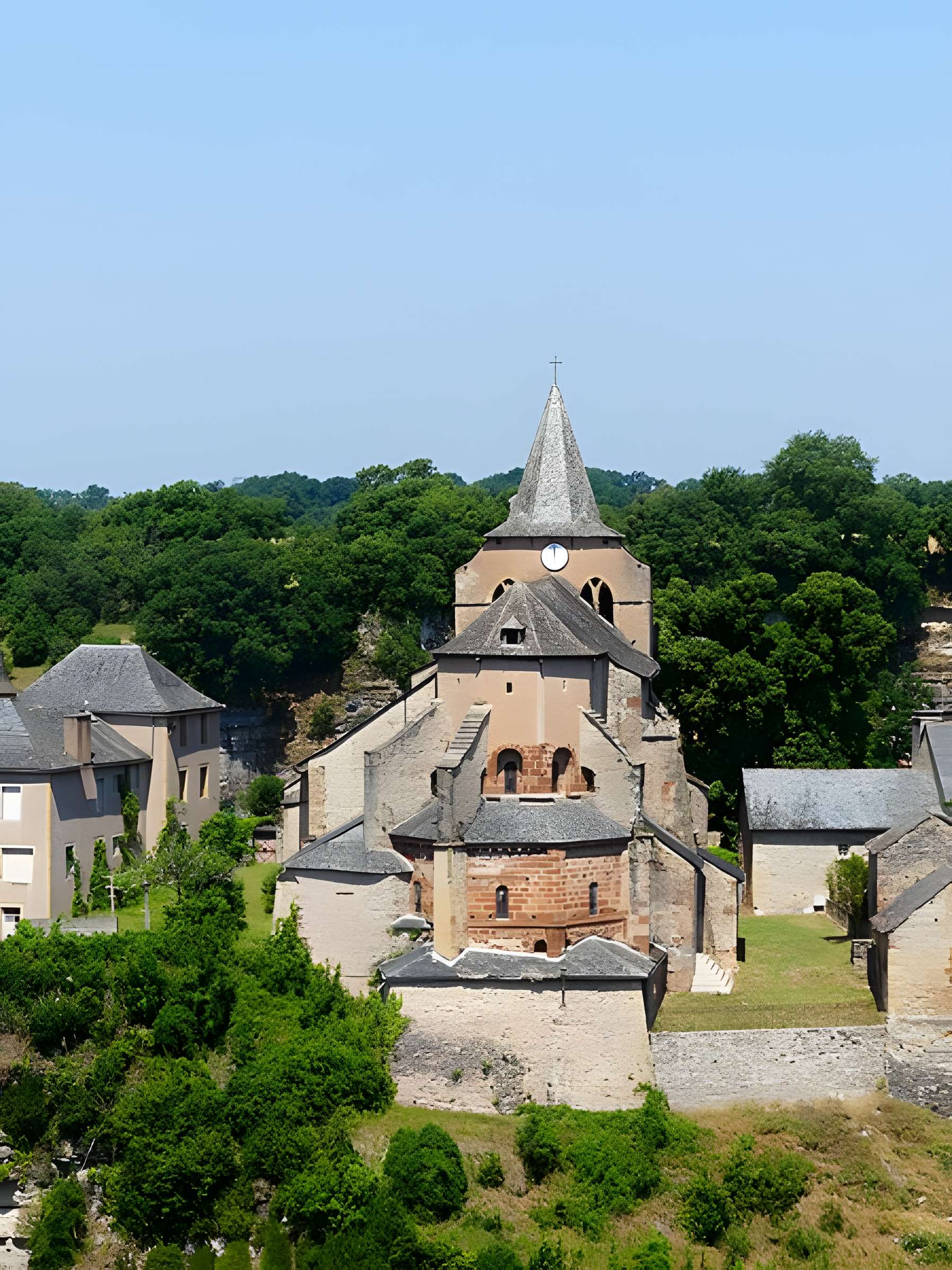 Église Sainte-Fauste de Bozouls