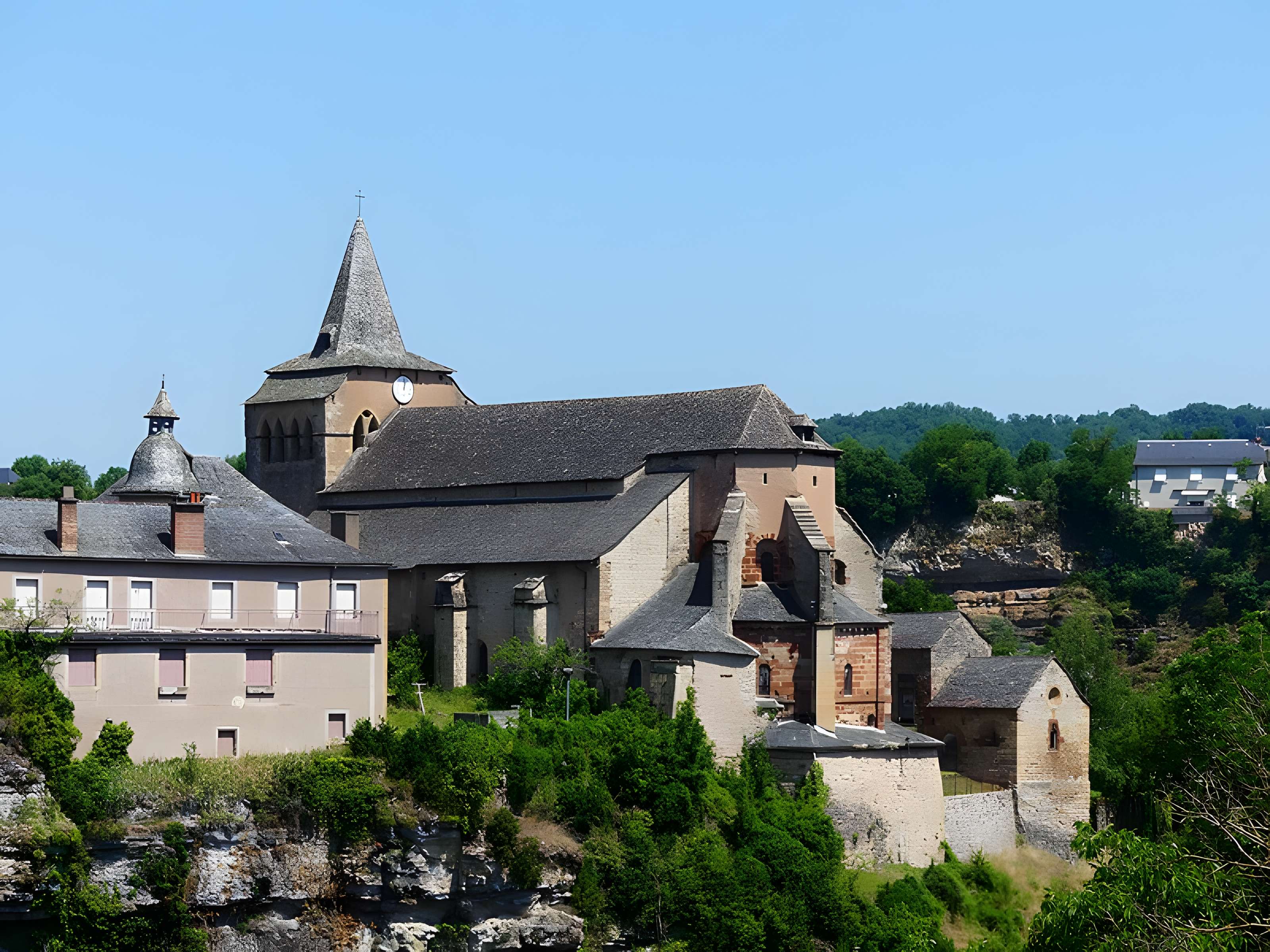 Église Sainte-Fauste de Bozouls