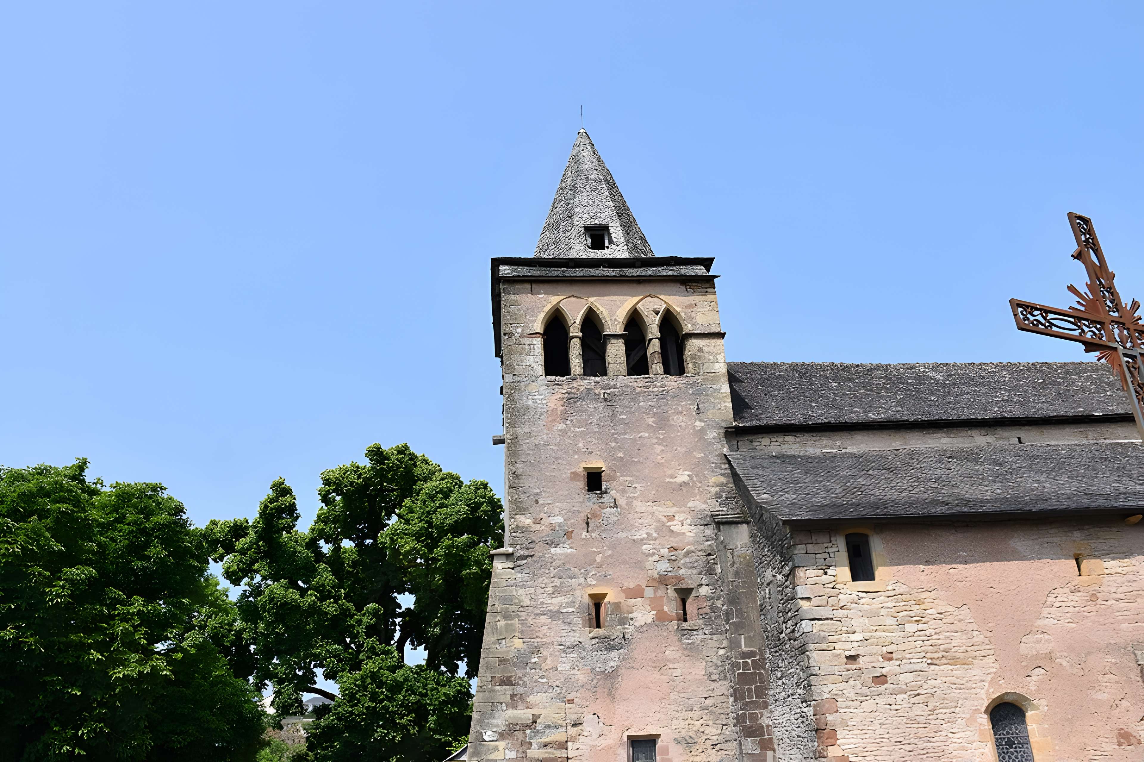 Église Sainte-Fauste de Bozouls