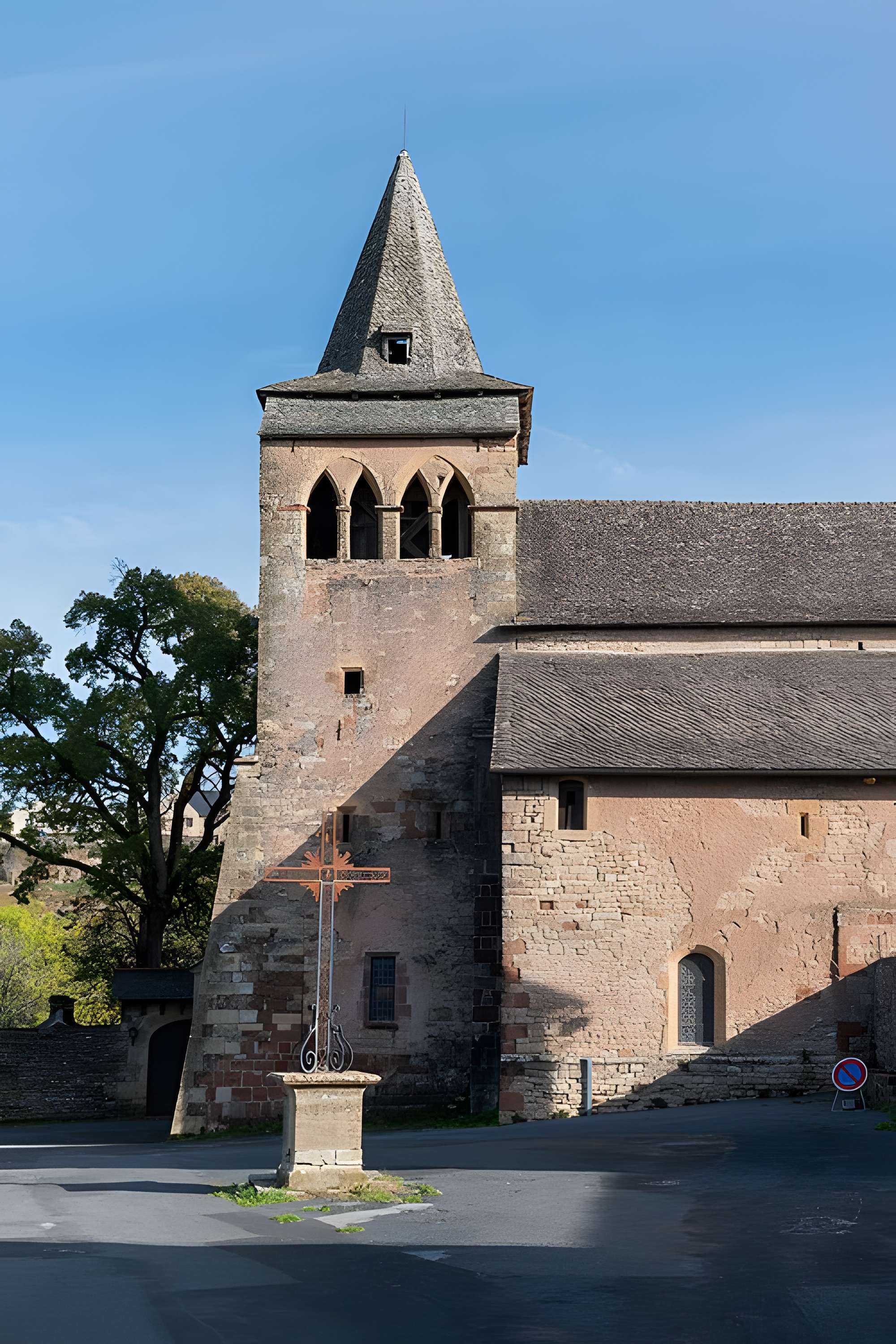 Église Sainte-Fauste de Bozouls