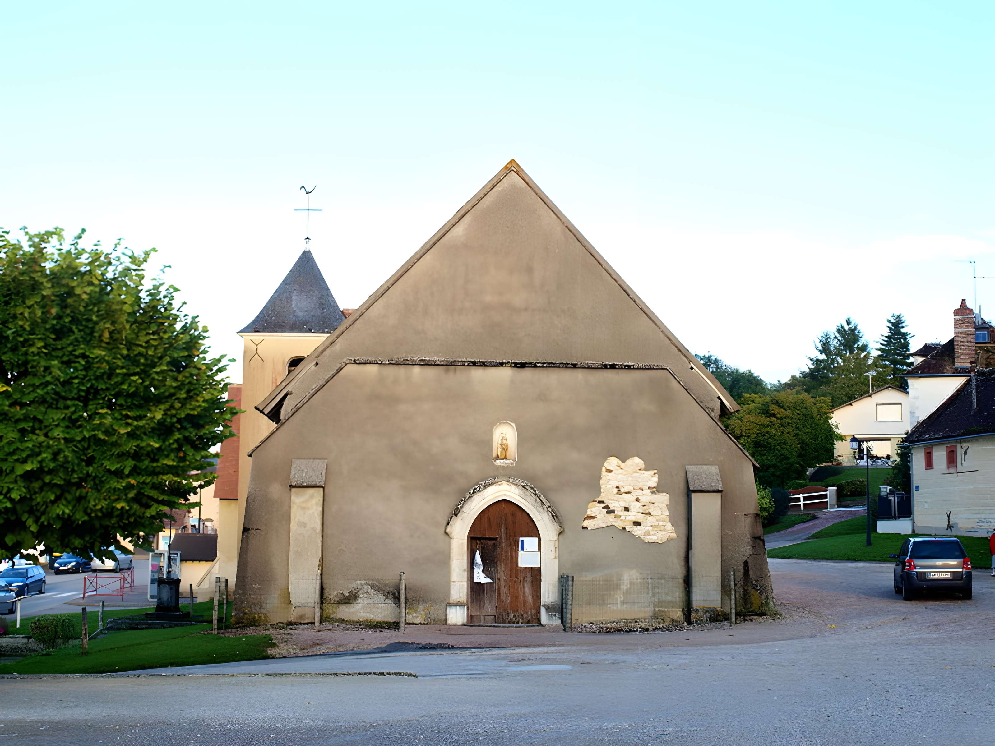 Église Sainte-Geneviève de Lindry