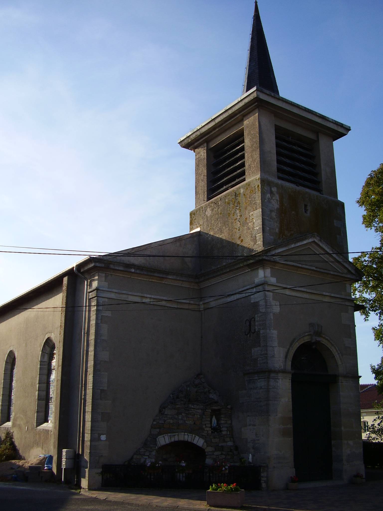 Photo de Église de la Nativité-de-la-Bienheureuse-Vierge-Marie de Lucy
