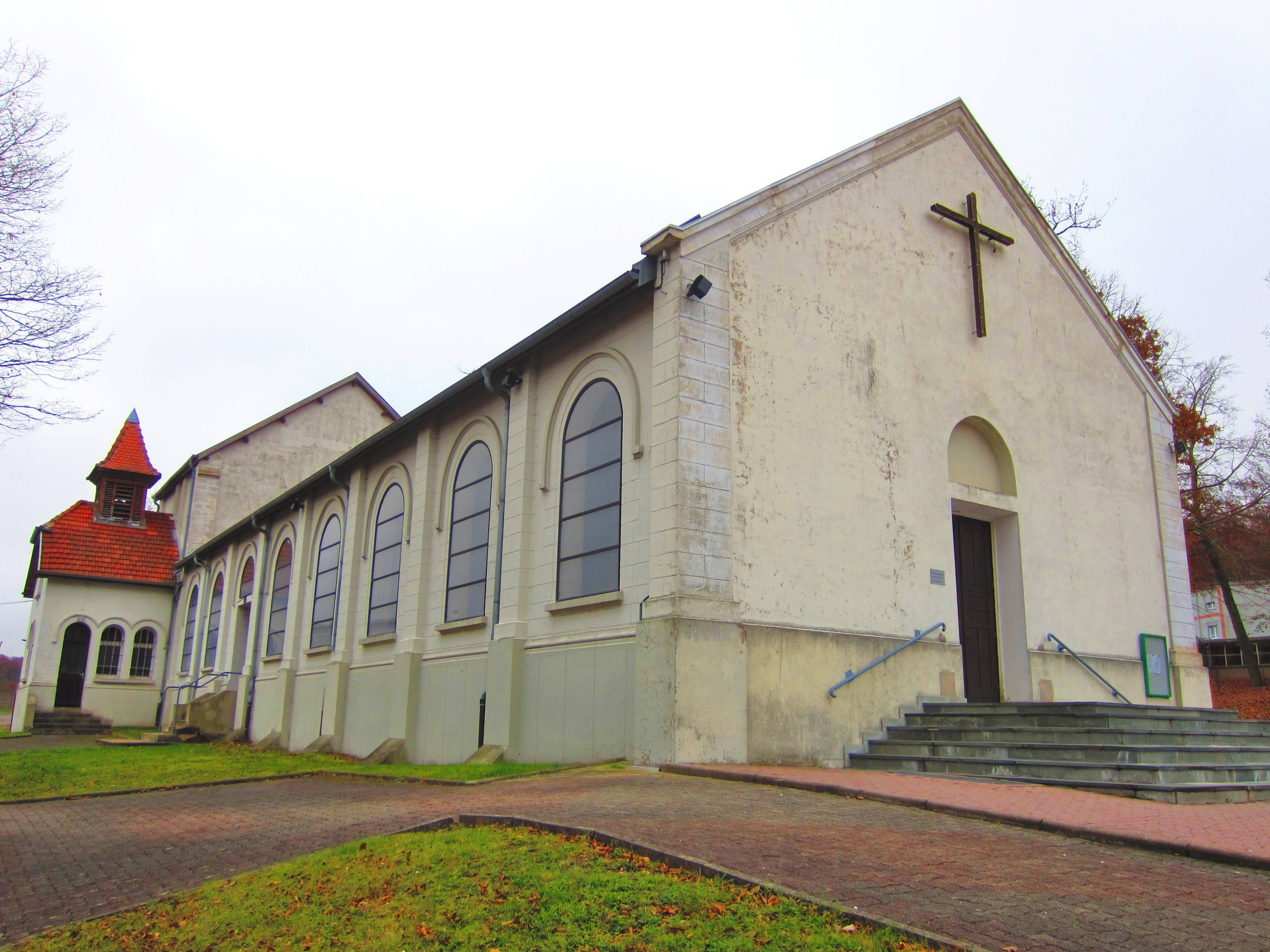 Photo de Kirche Sainte-Jeanne-d'Arc de Cité Jeanne-d'Arc