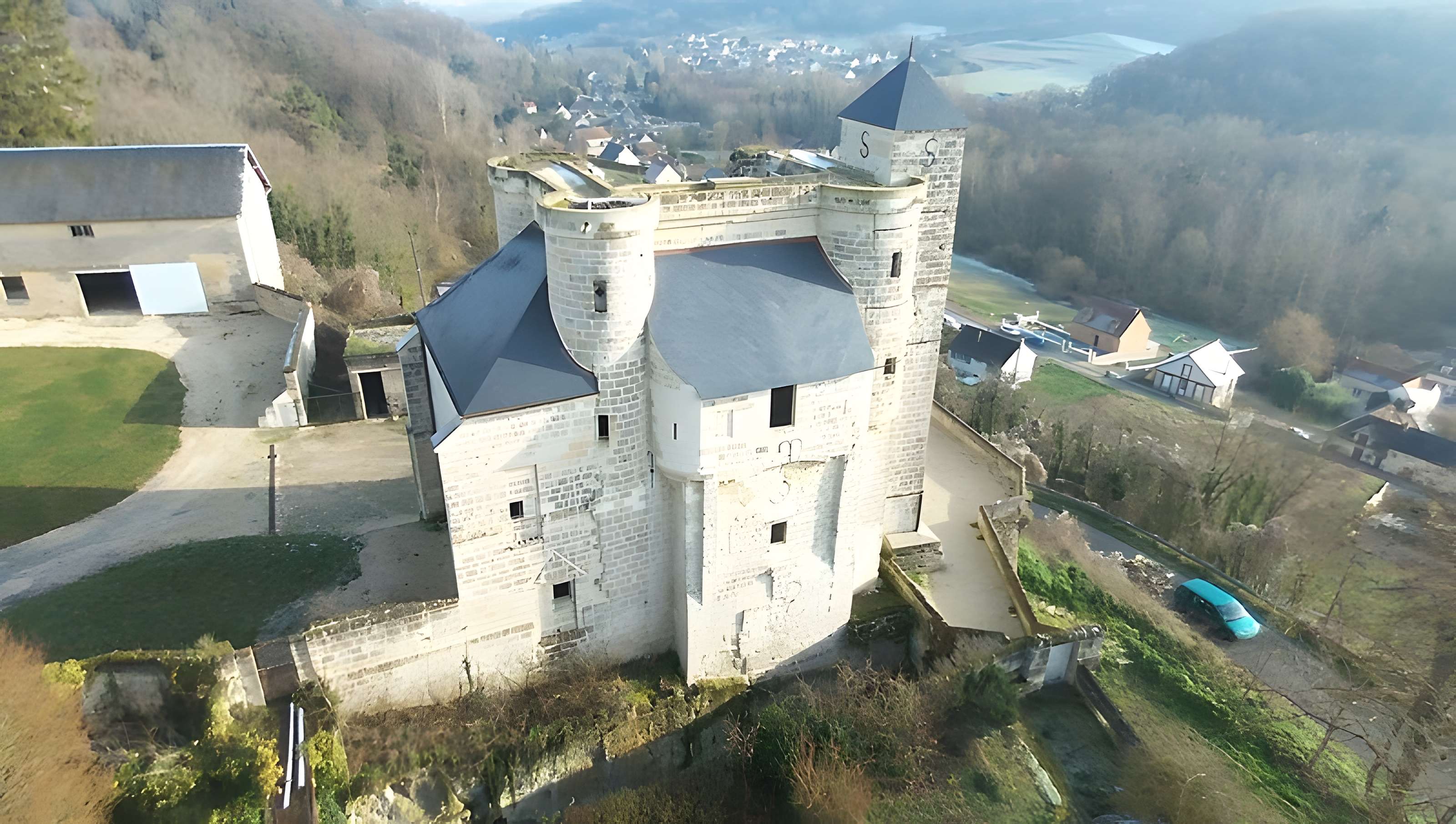Château de Pernant
