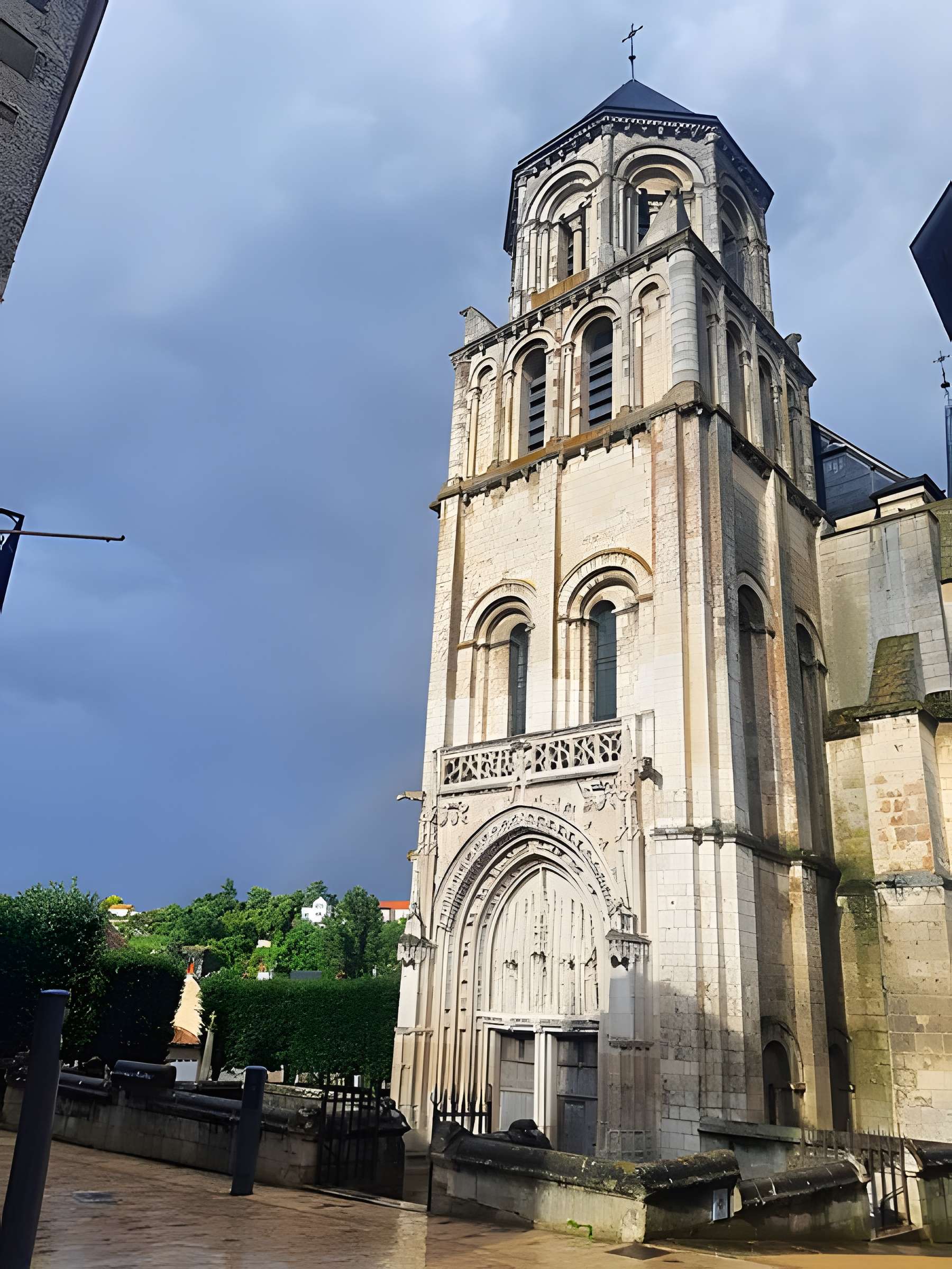 Église Sainte-Radegonde de Poitiers