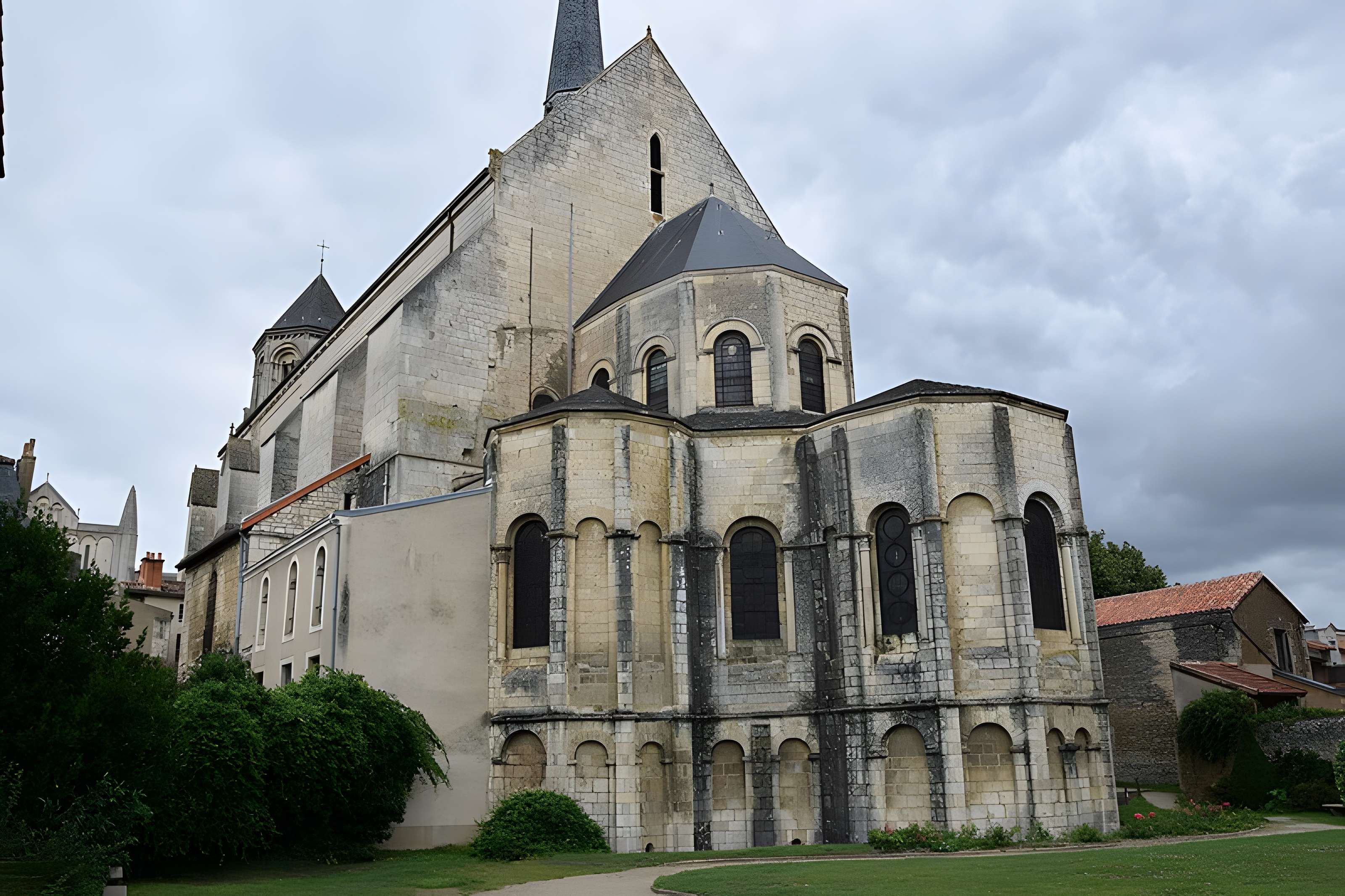 Église Sainte-Radegonde de Poitiers