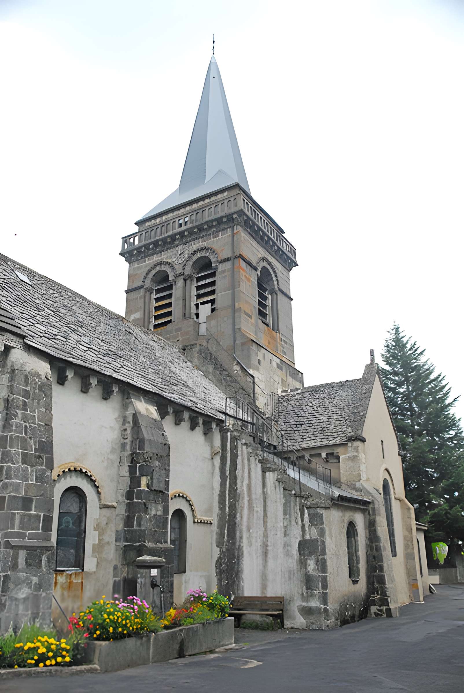 Église Saint-Étienne de Chambon-sur-Lac