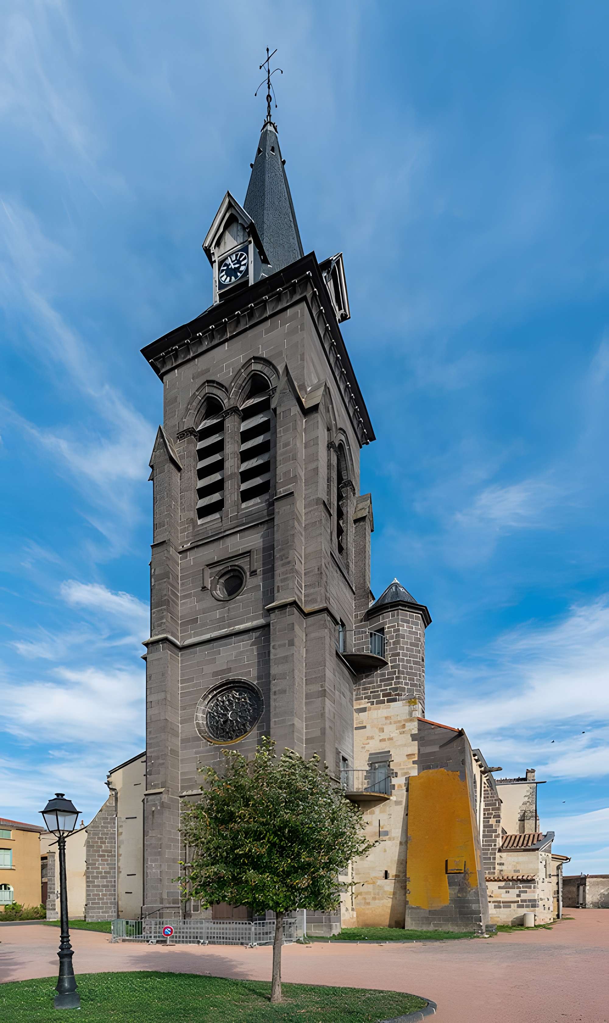 Église Saint-Étienne de Maringues