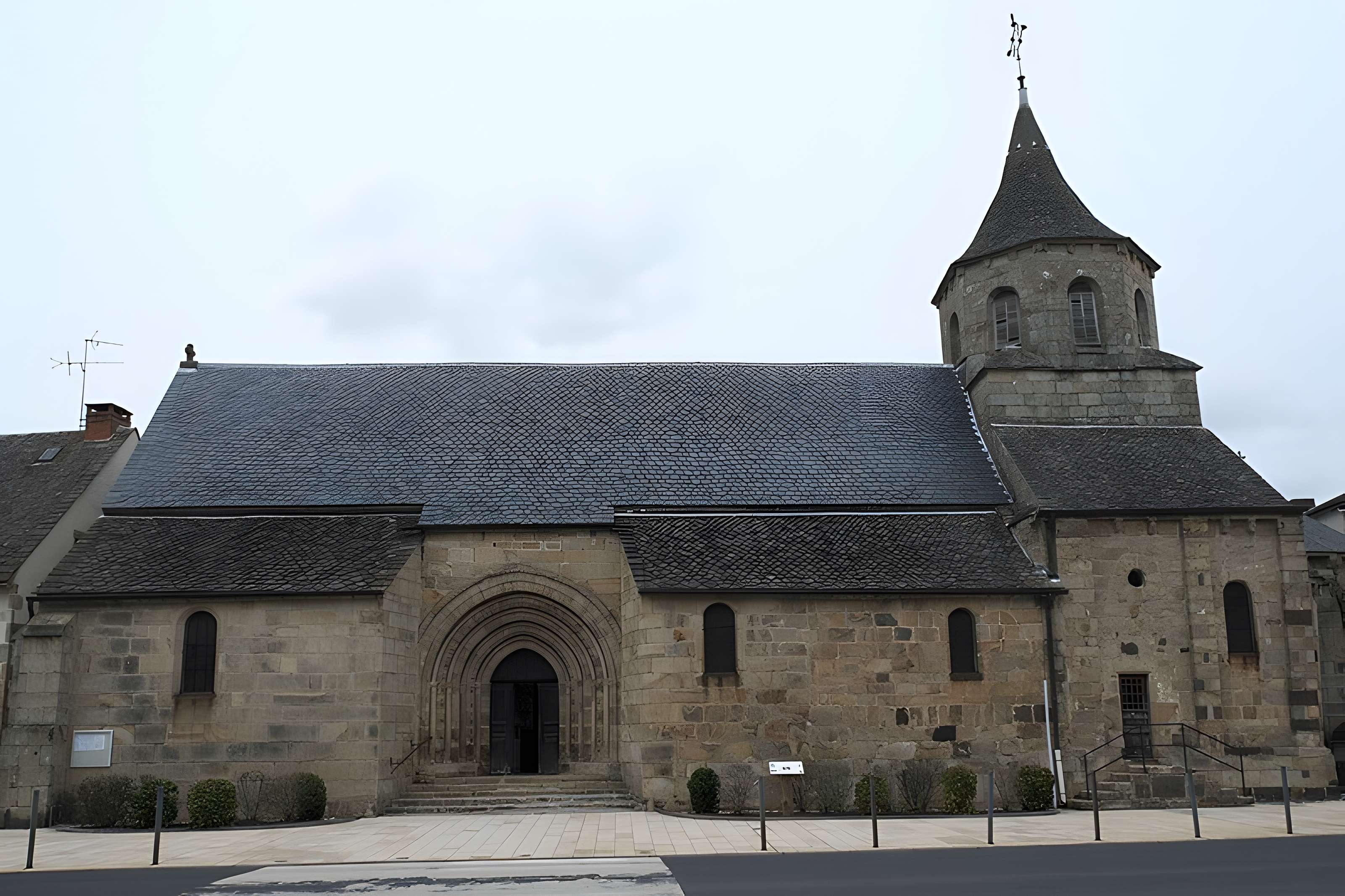 Église Saint-Fargheon de Bourg-Lastic