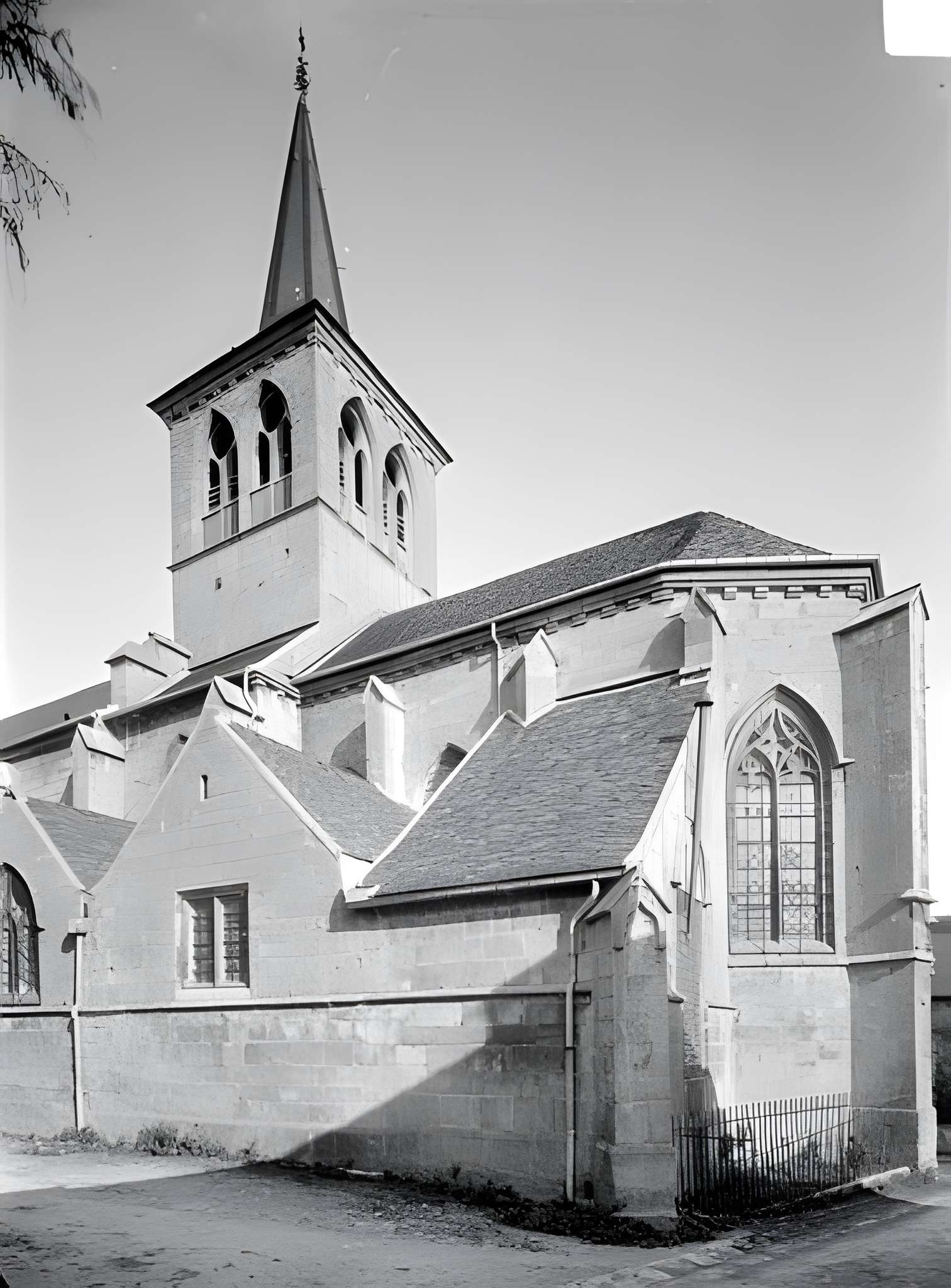 Église Saint-Genest de Flavigny-sur-Ozerain