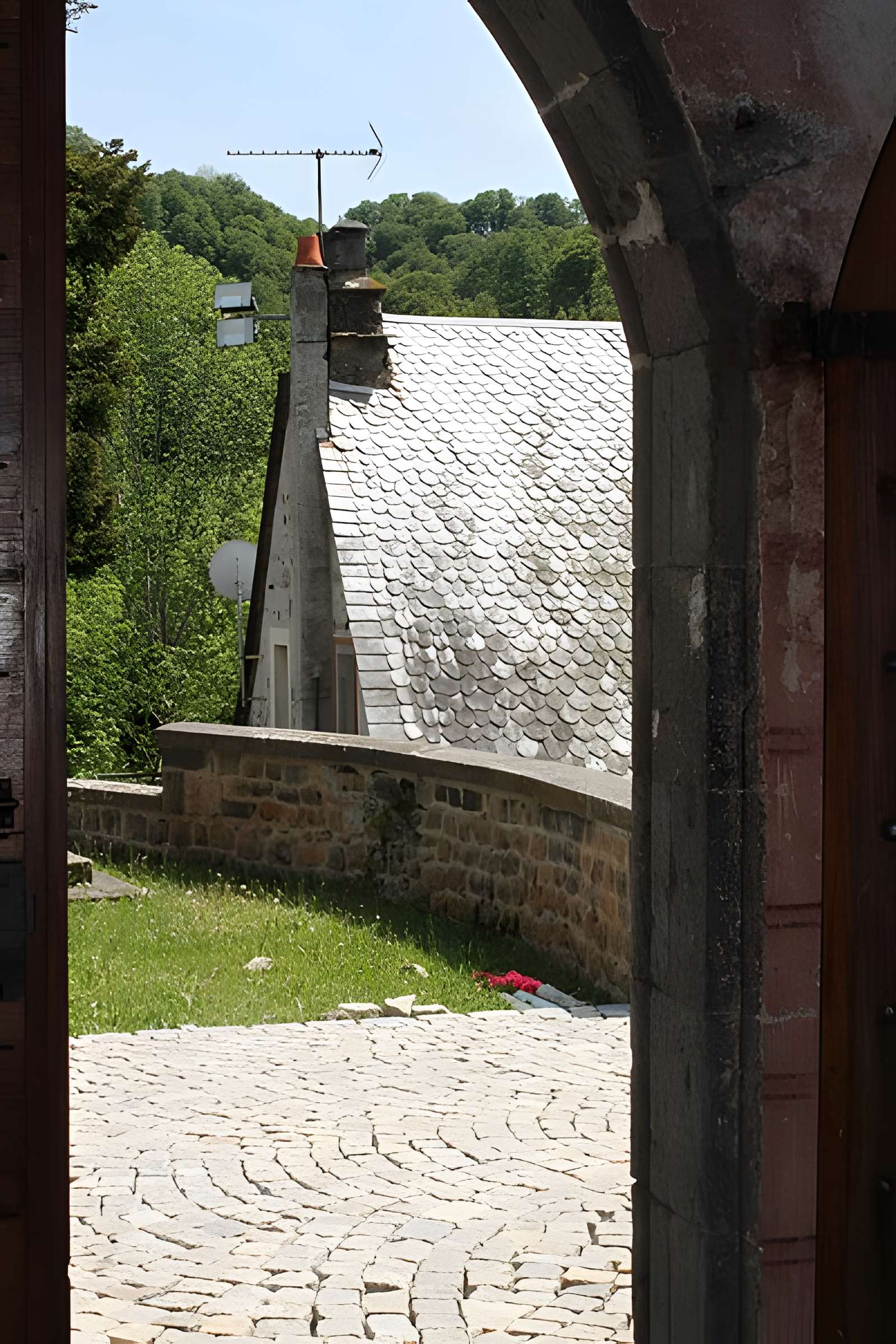 Église Saint-Georges de Compains