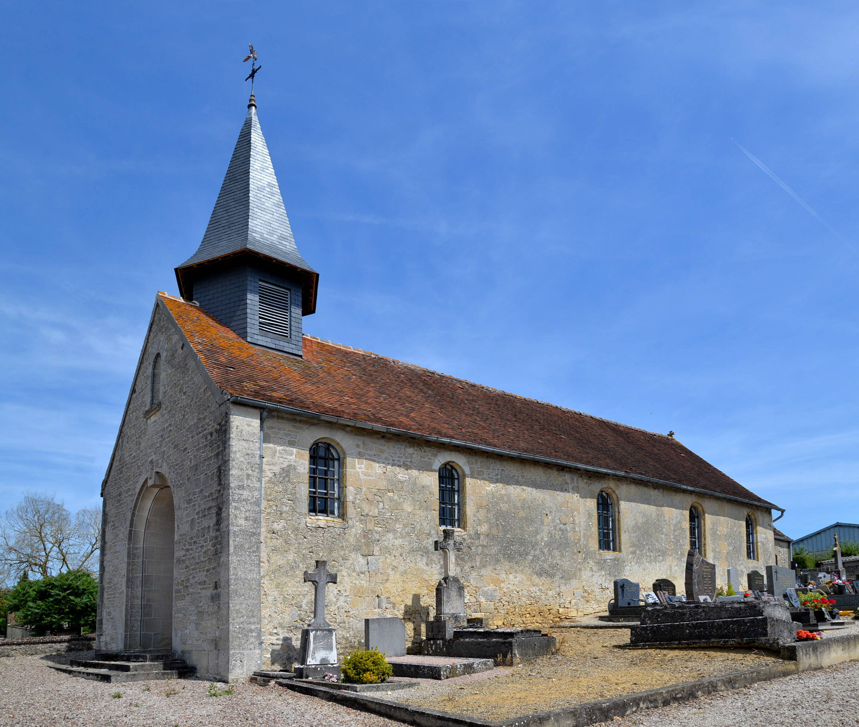 Photo de Église Notre-Dame-des-Douleurs de Crennes